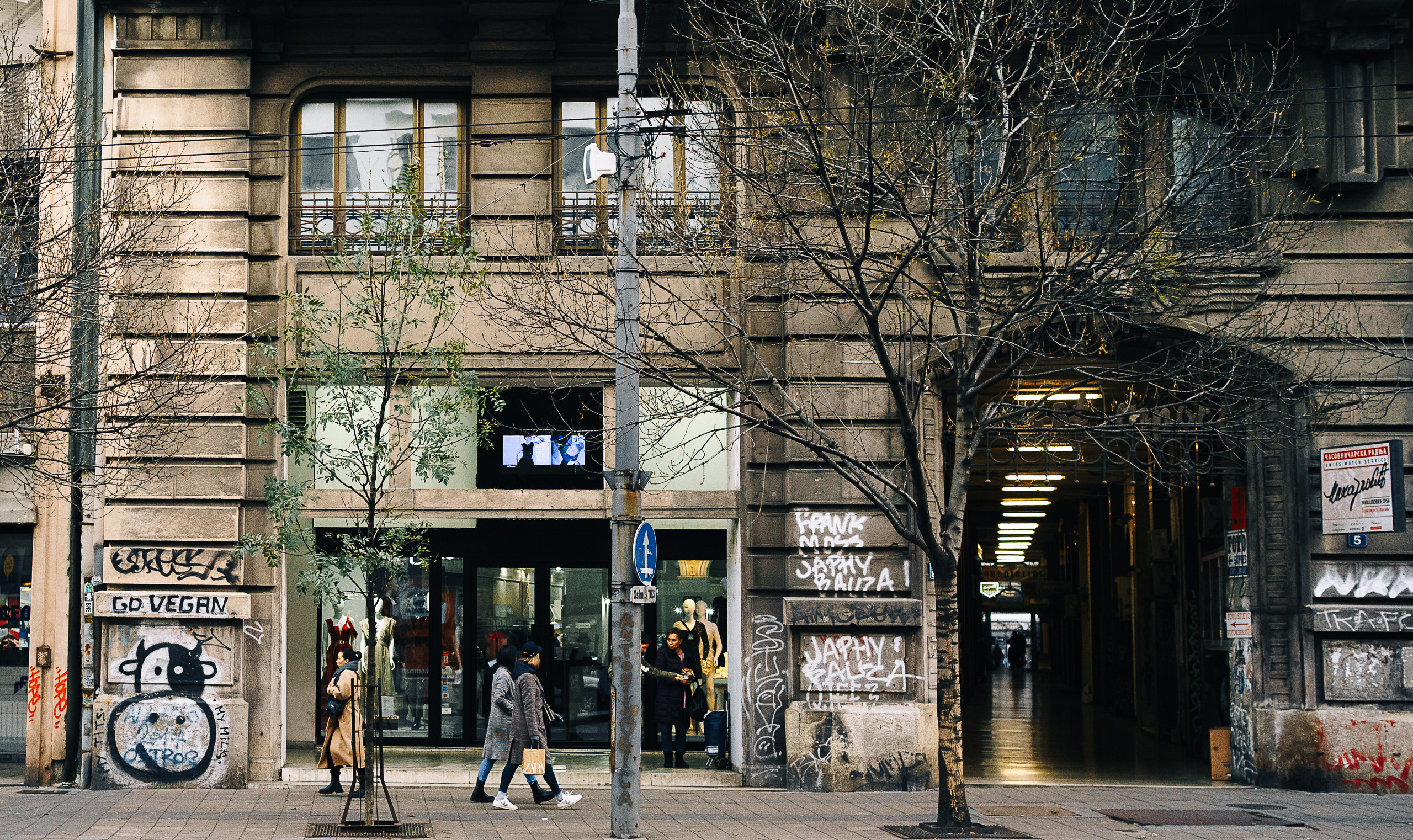 Београд. Oleg Kozachok — Photographer with Protanopia | Portraits, Texture & Light