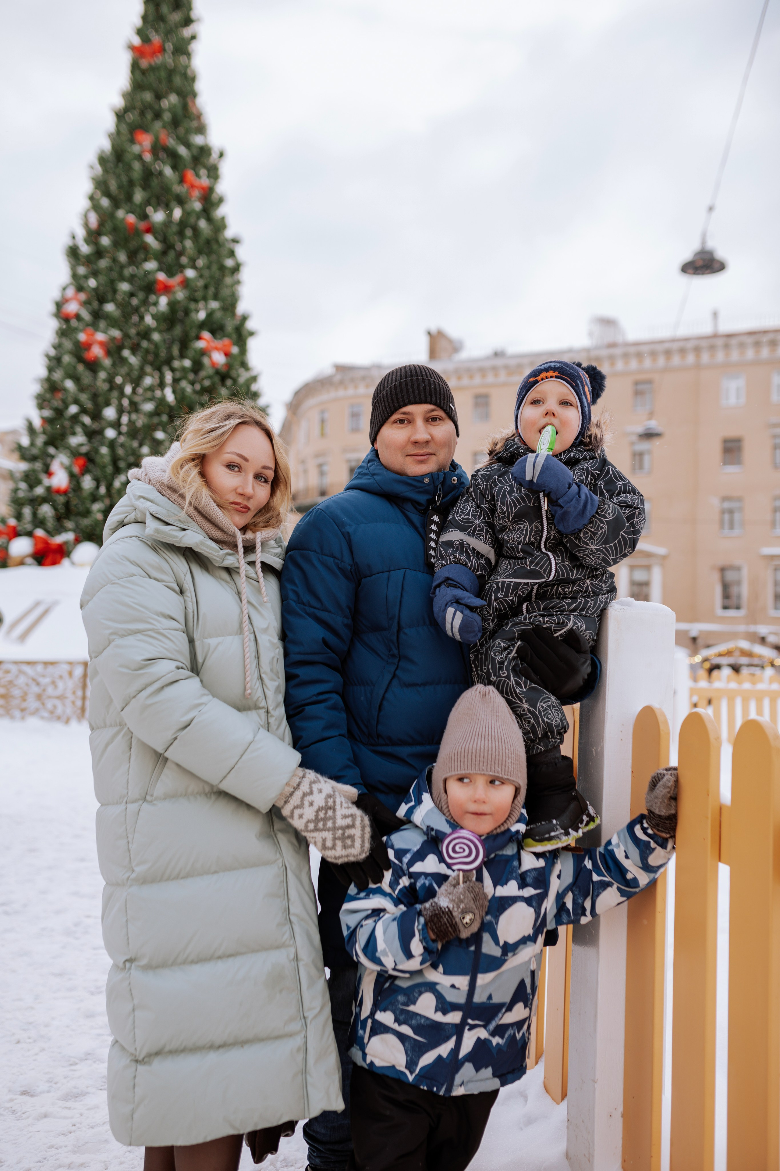 Семейная, Манежная площадь