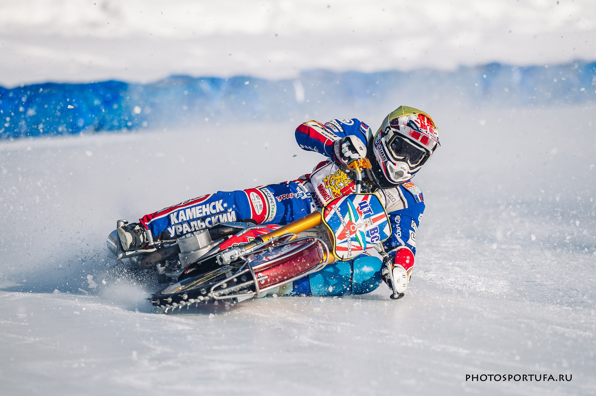 Мотогонку на льду. Спортивный фотограф в Уфе Евгений Буров