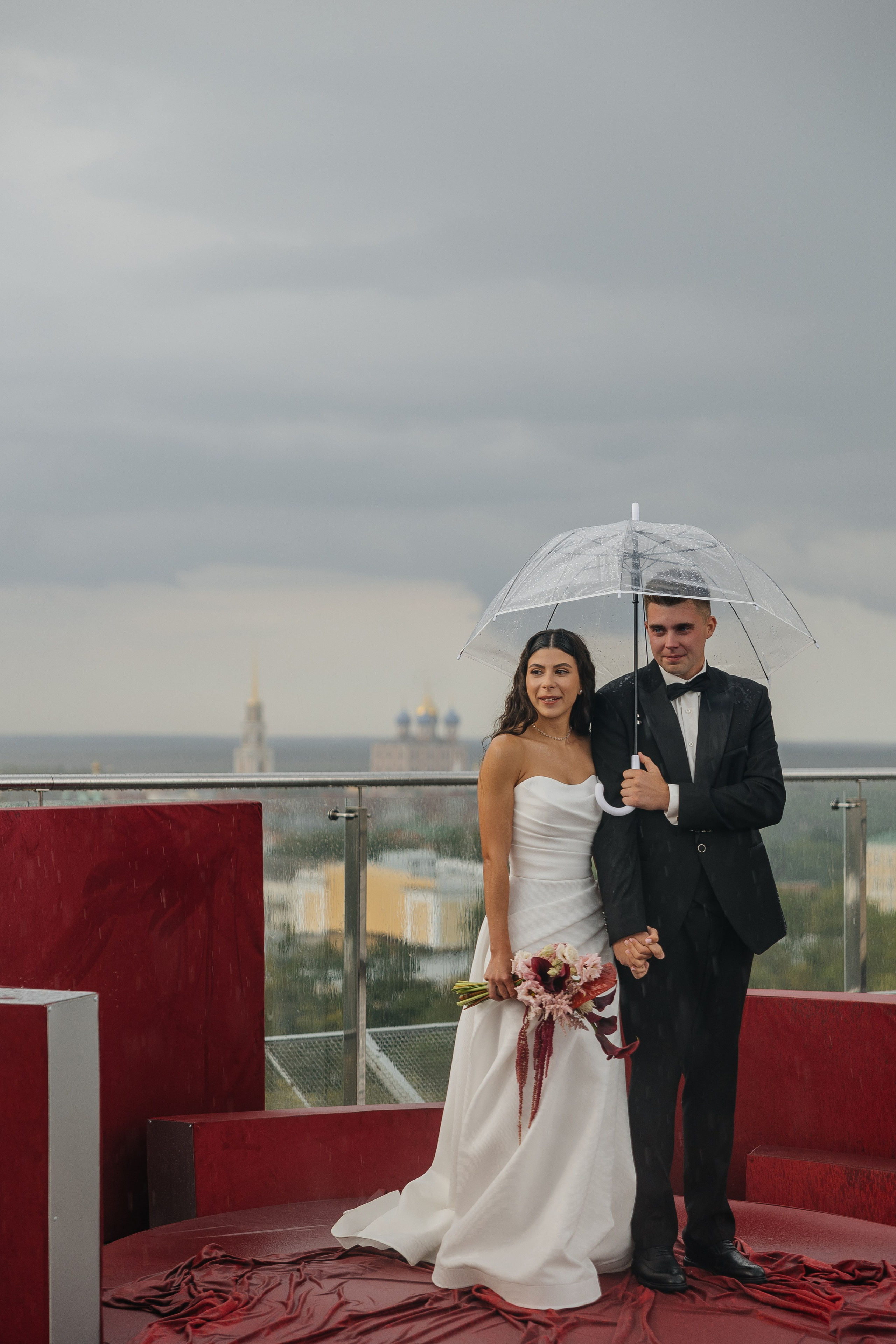 Rain falls down. Главная