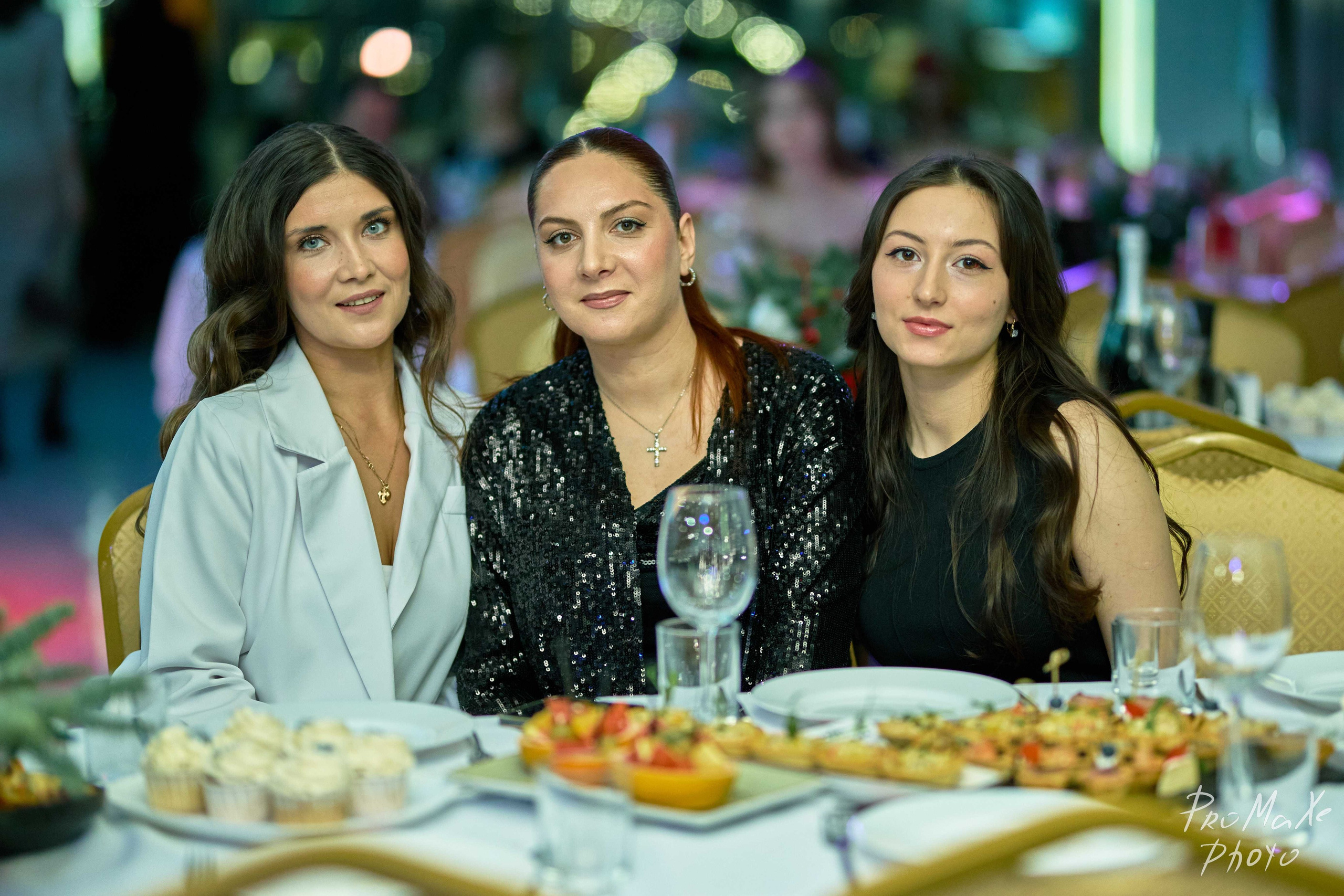 Зал КРАСА МАСС-МЕДИА ЧУВАШИИ. Владимир Суздалов (ProMaXe) — Портретный фотограф, тематические фотосессии в Чебоксарах