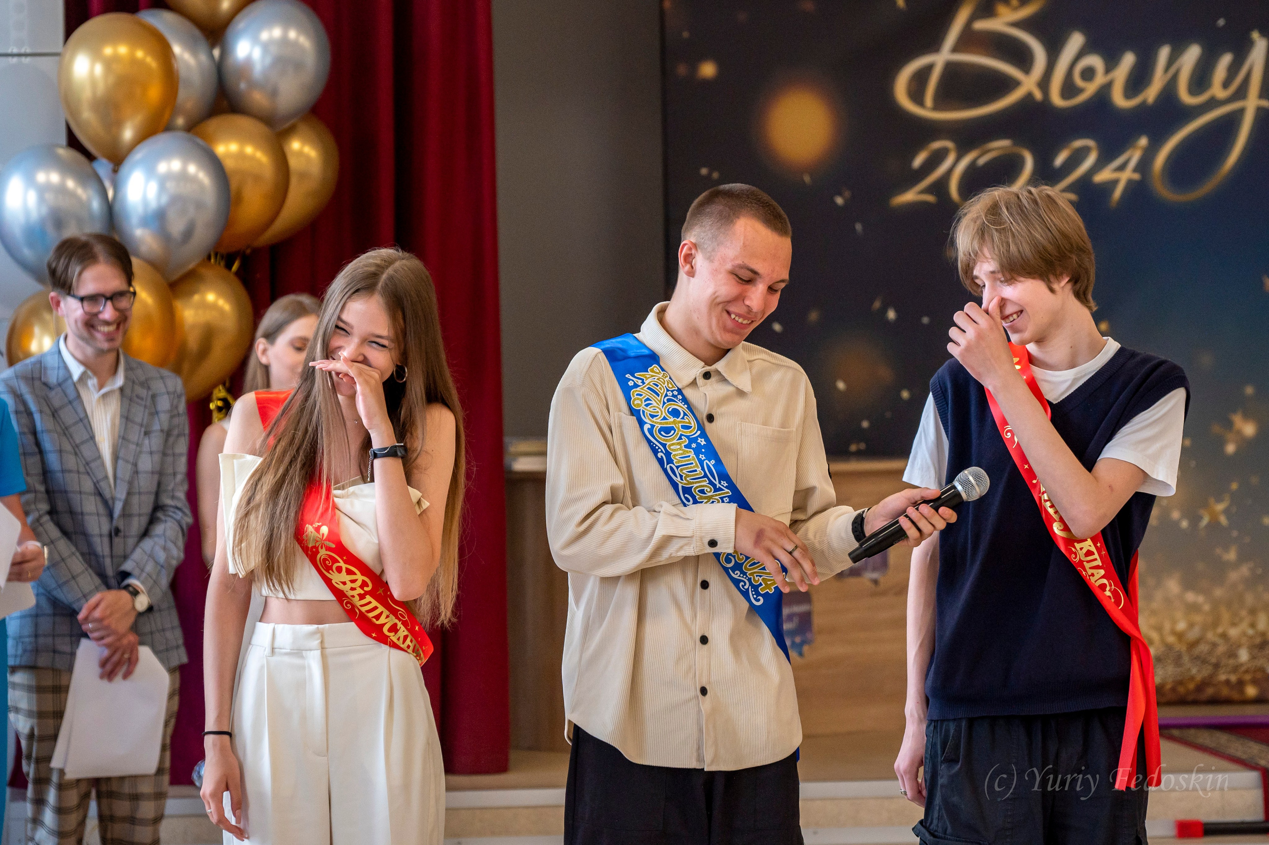 Репортаж о выпускном 9 классов в школе № 7 города Королёва, 26.06.24г. Профессиональный фотограф интерьеров в Москве Юрий Федоскин