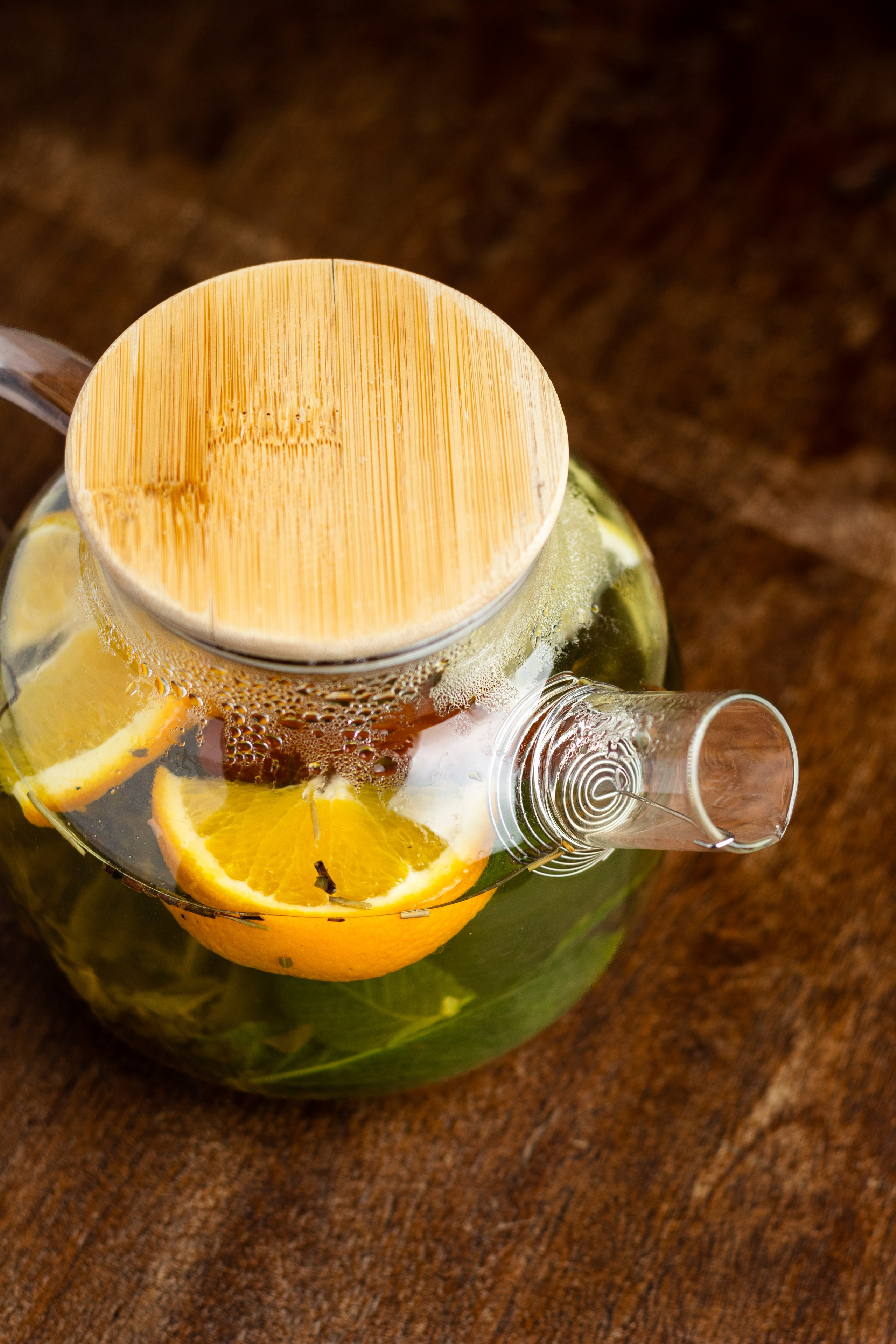 Фото чайника с фруктовым чаем