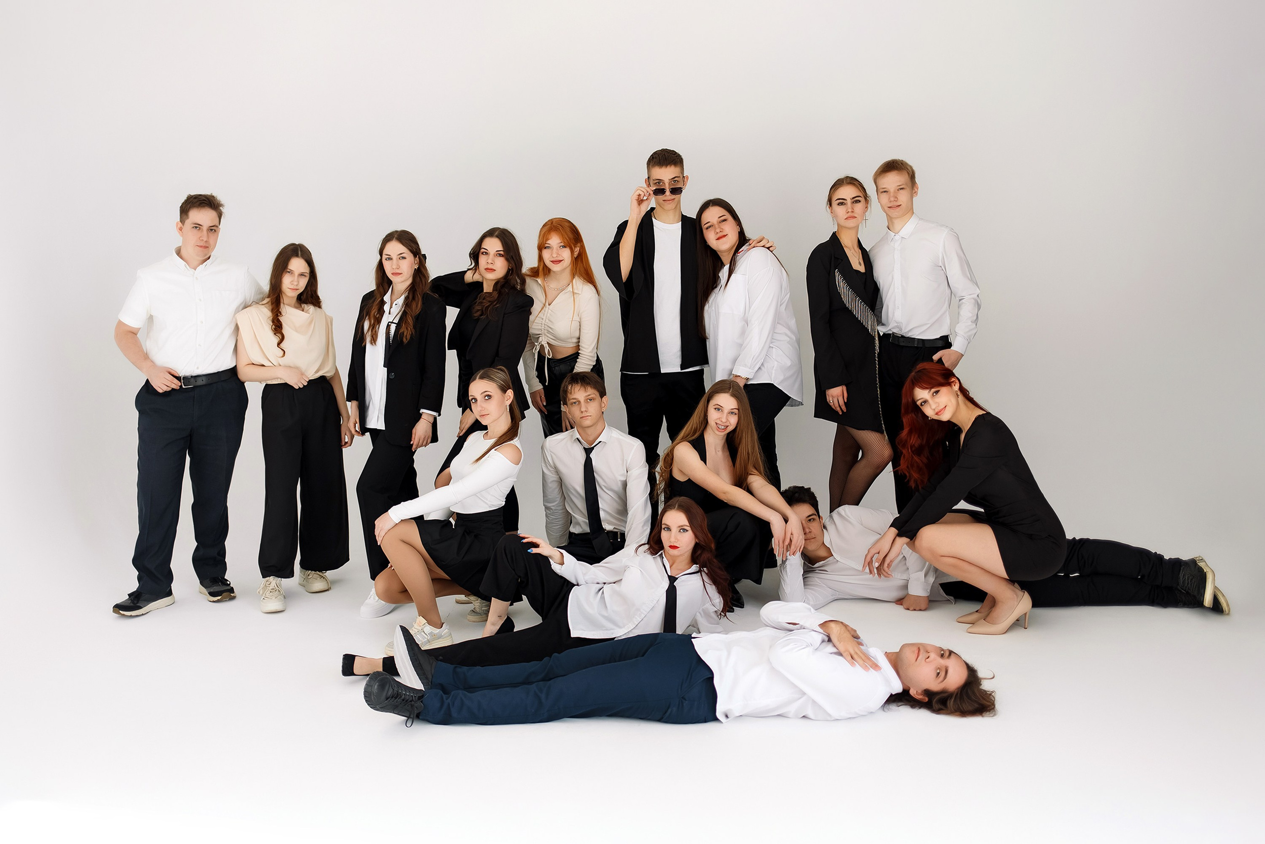 11 класс съемка на циклораме. Фотограф Любовь Корниенко, Примоский край