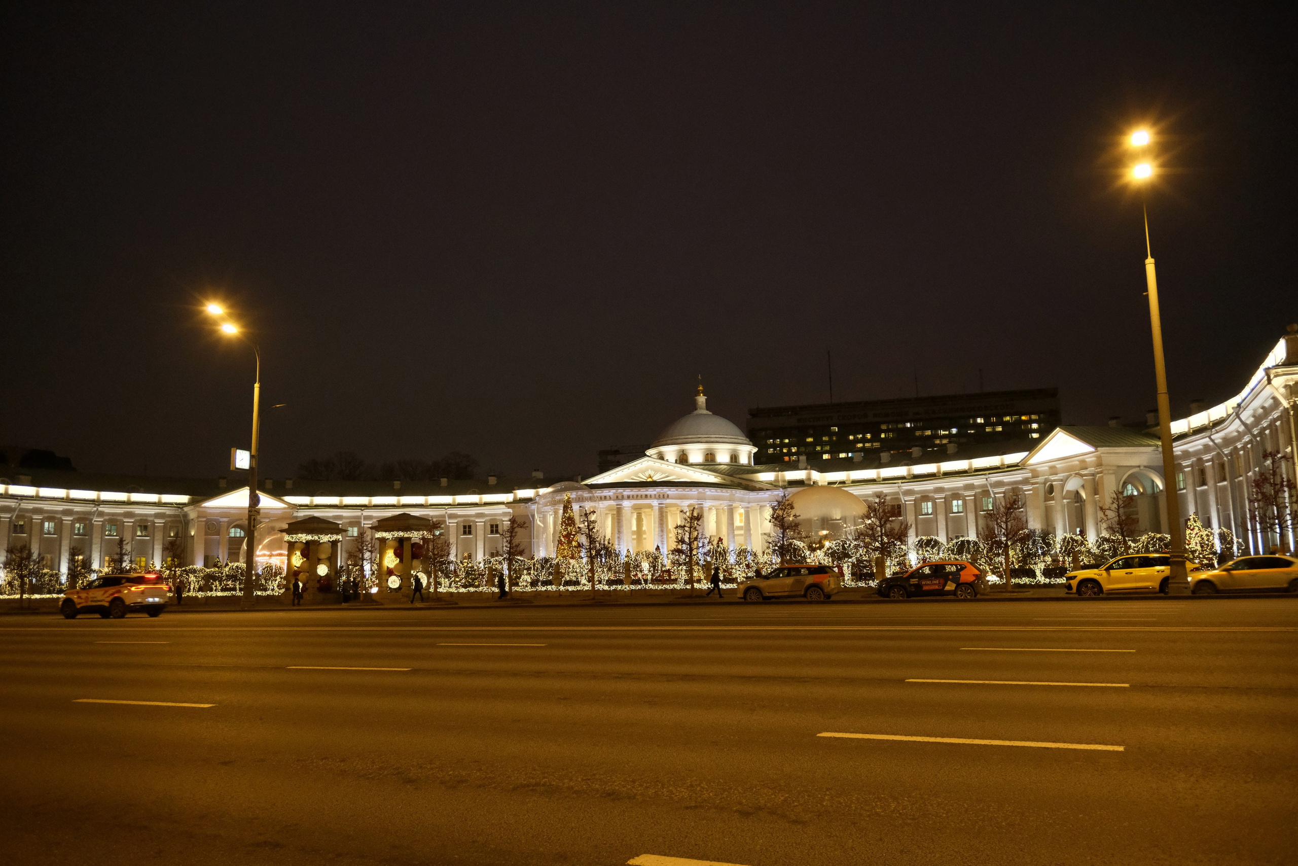Вечерний город. Улица, люди, жизнь…