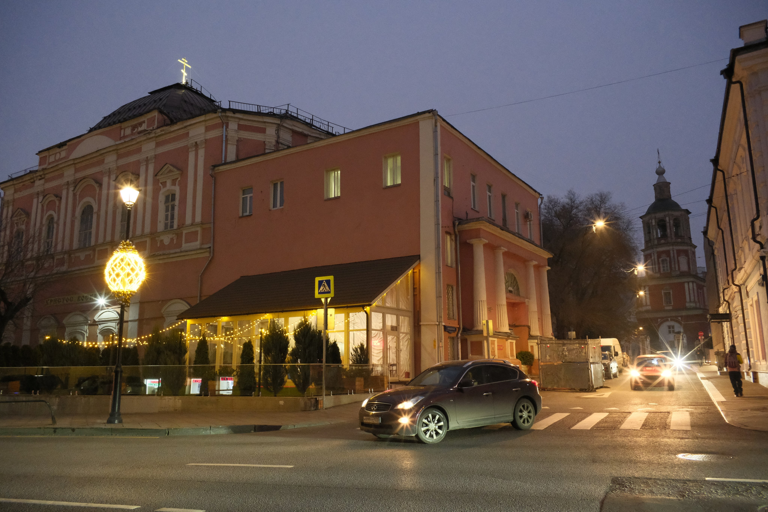 Вечерний город. Улица, люди, жизнь…