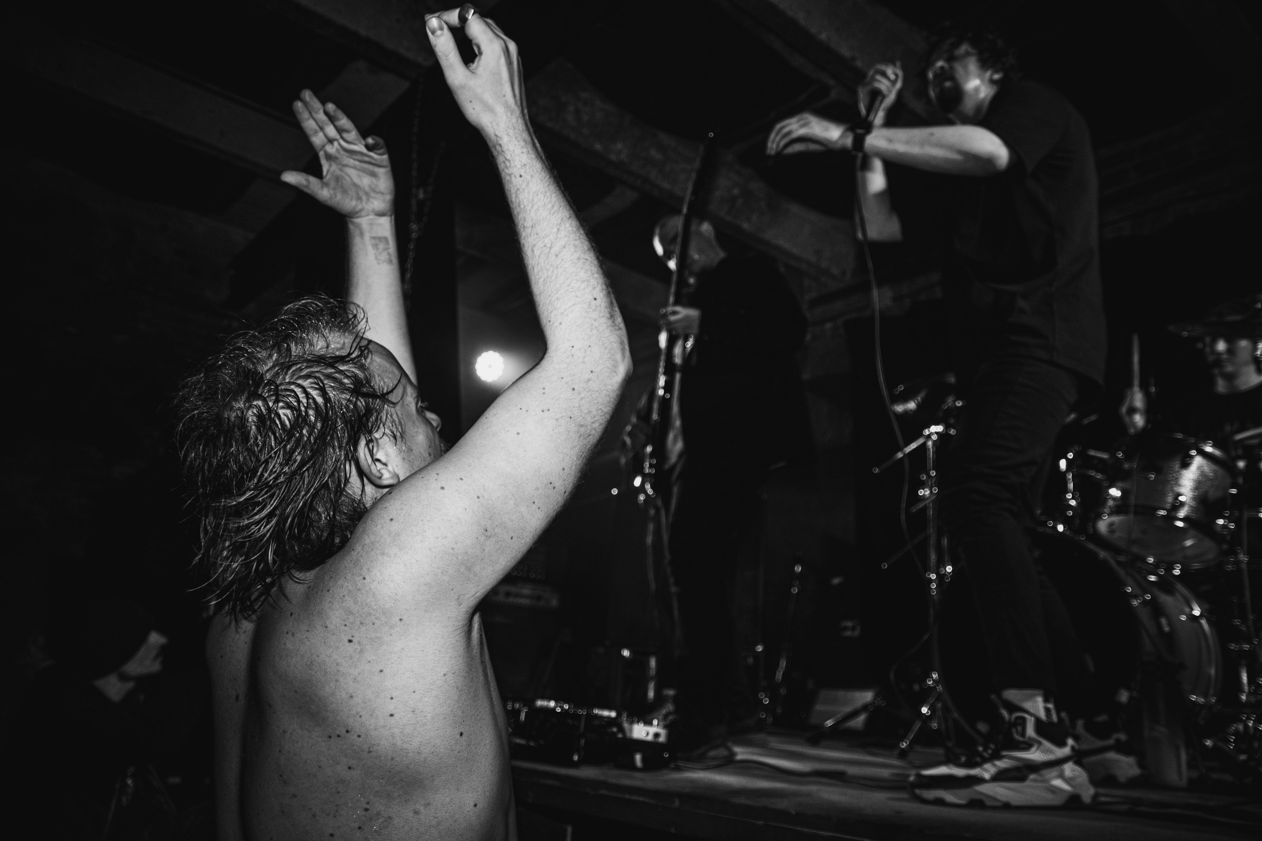 Laugar & Шумы Штормовых Широт & Пожары На Дальнем Севере 11.10.2025. Репортажный фотограф в Москве Legiodot