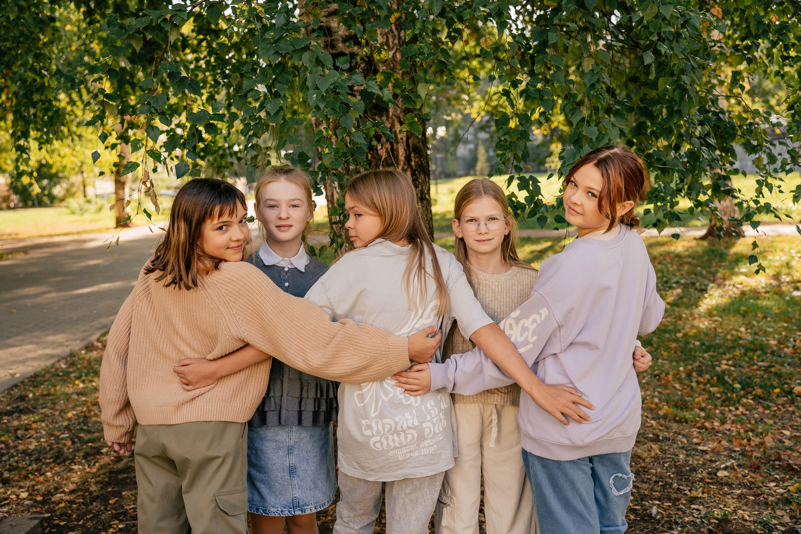 Осенняя фотосессия для школьников. Выпускные альбомы в городе Кирове. Фотограф Екатерина Невская