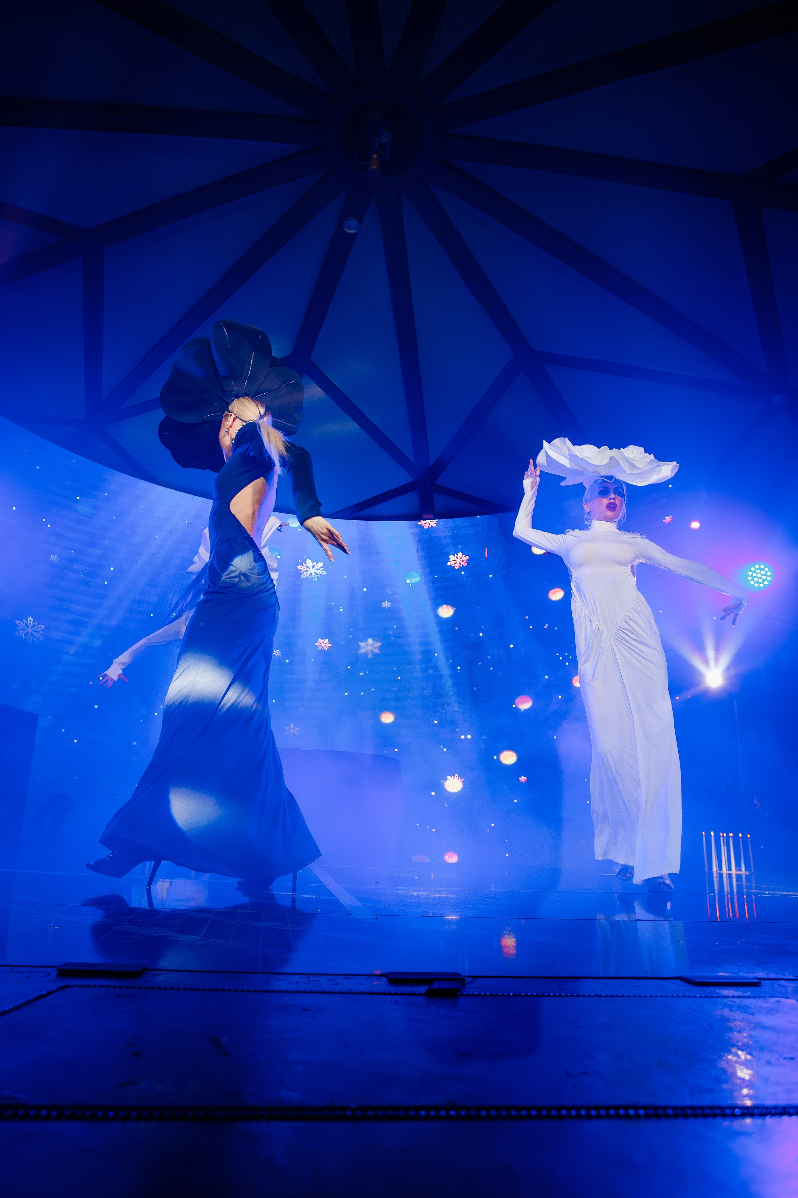 Новогодняя шоу-программа «MAGIC TIME» в PTIZZA BAR_Ялта_31.12.2025. Аминов Руслан | Фотограф