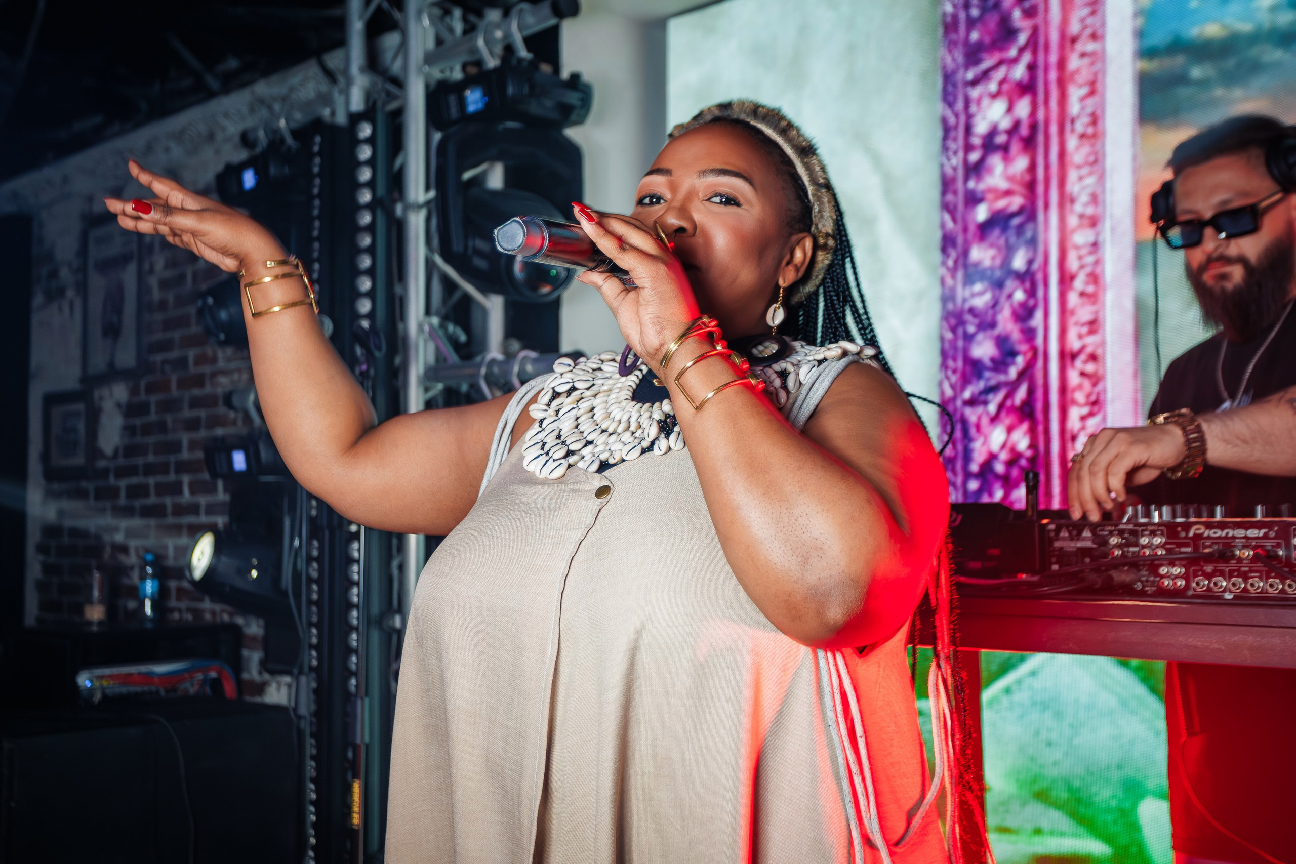 «LIZWI"_Чайка на пляже_Ялта_7.06.2025. Аминов Руслан | Фотограф