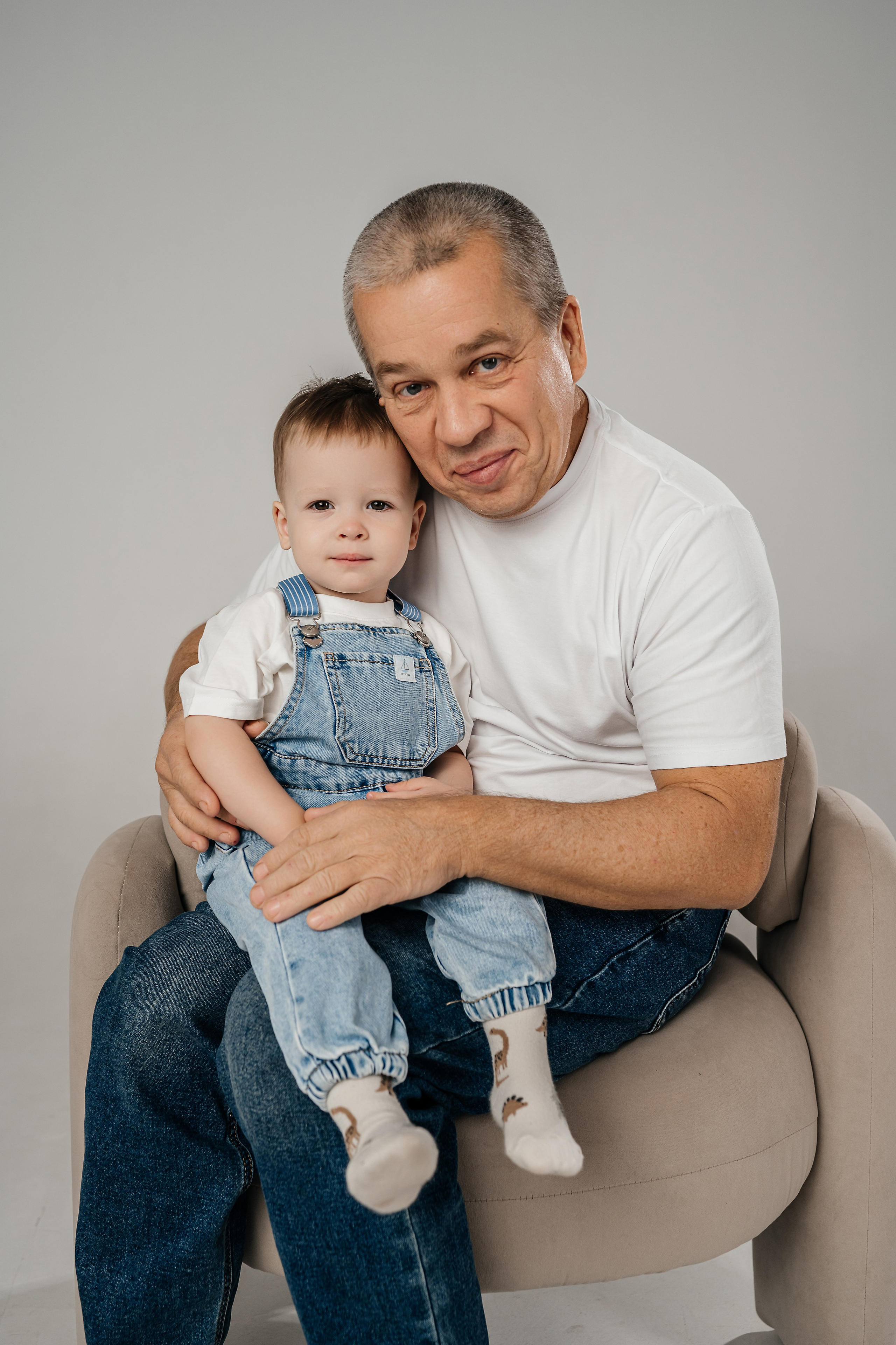 Семейная фотосессия в студии. Фотограф в Каменске-Шахтинском Ольга Сагал