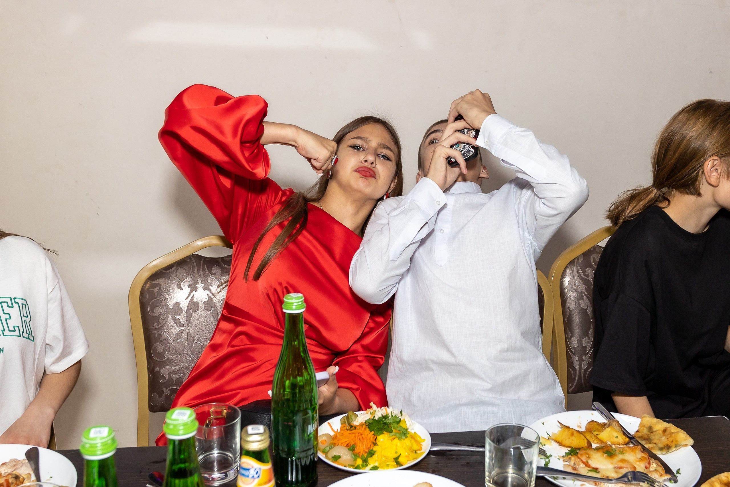 Вручение аттестата и выпускной вечер. Выпускные альбомы Майкоп, Краснодар Елена Золотарева