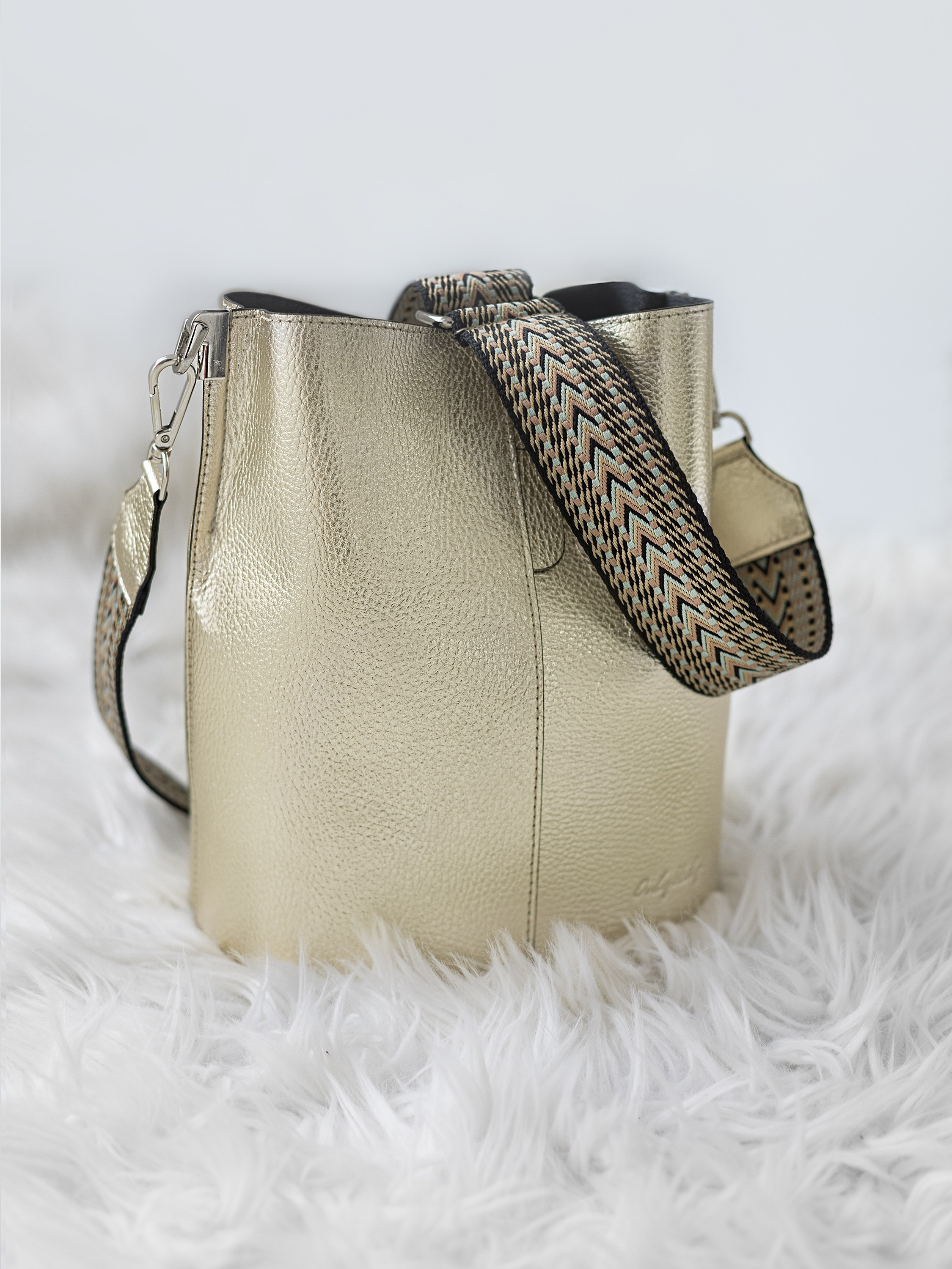 Предметная съёмка сумок для маркетплейсов. Предметный фотограф в Симферополе Антон Катунин