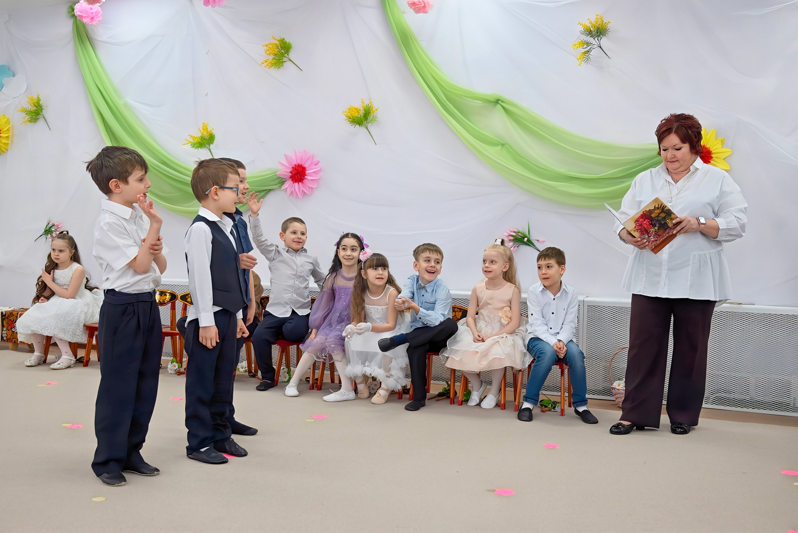 Праздник в группе Цветик семицветик. Семейный и детский фотограф Москва