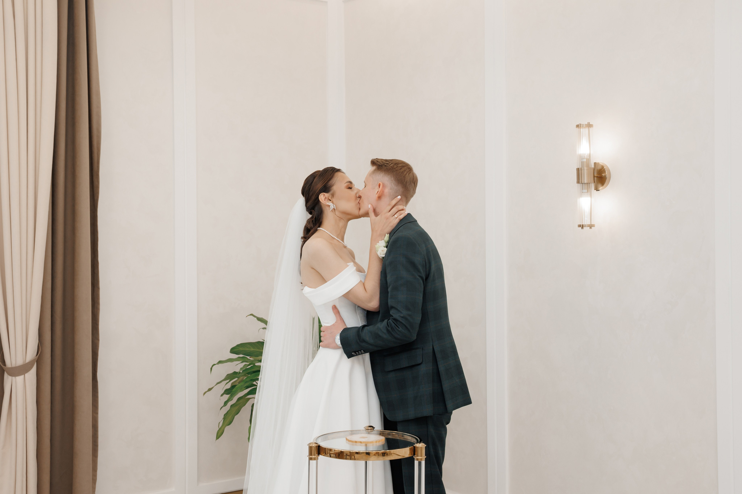 Регистрация в отеле Fish Point, ЗАГС Бутово, прогулка в Остафьево. Свадебный и репортажный фотограф (Москва, Королев и другие)