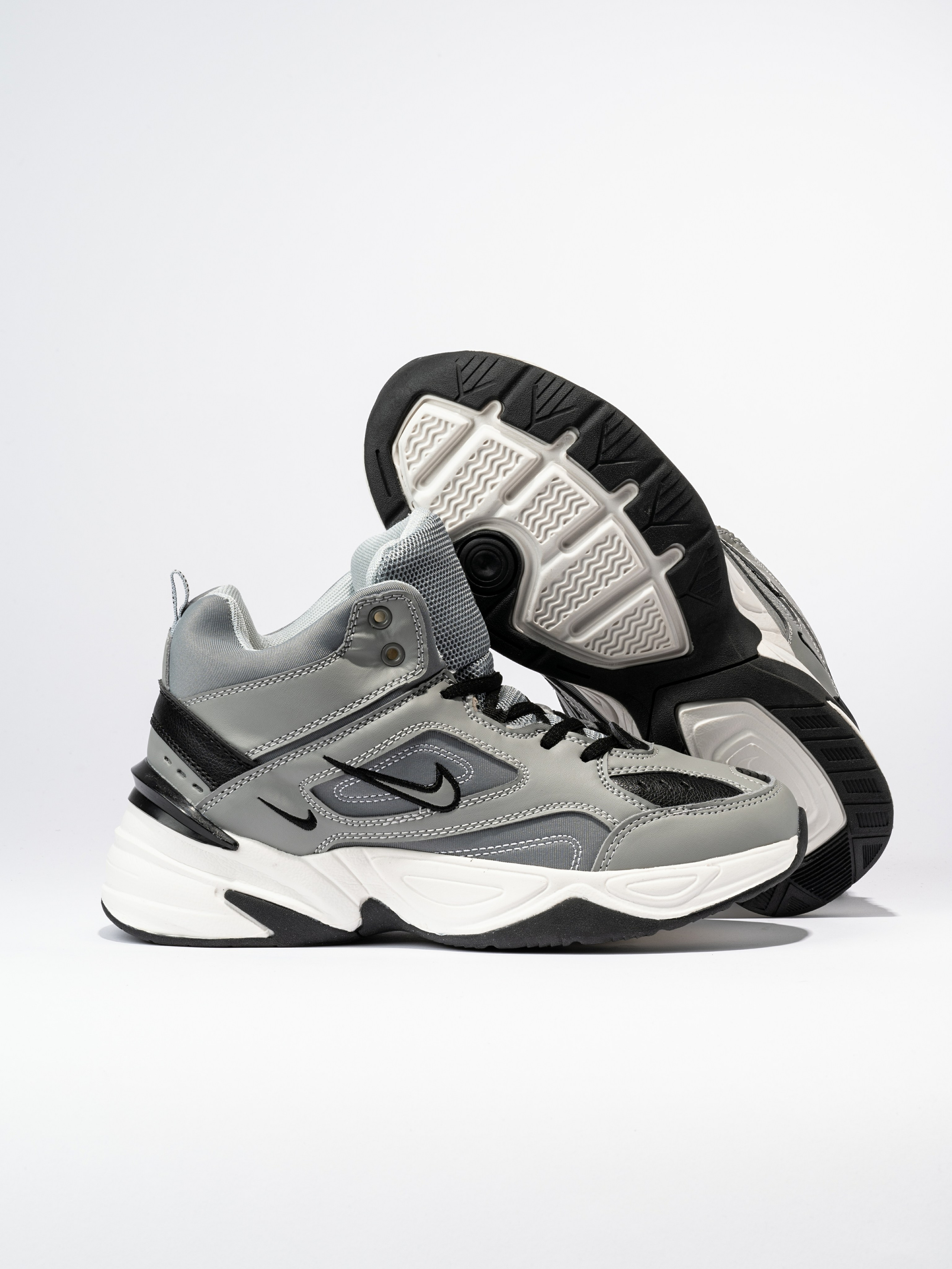 2023.10.24 — Фото кроссовок. Студия рекламной и предметной съемки товаров WELKO Studio