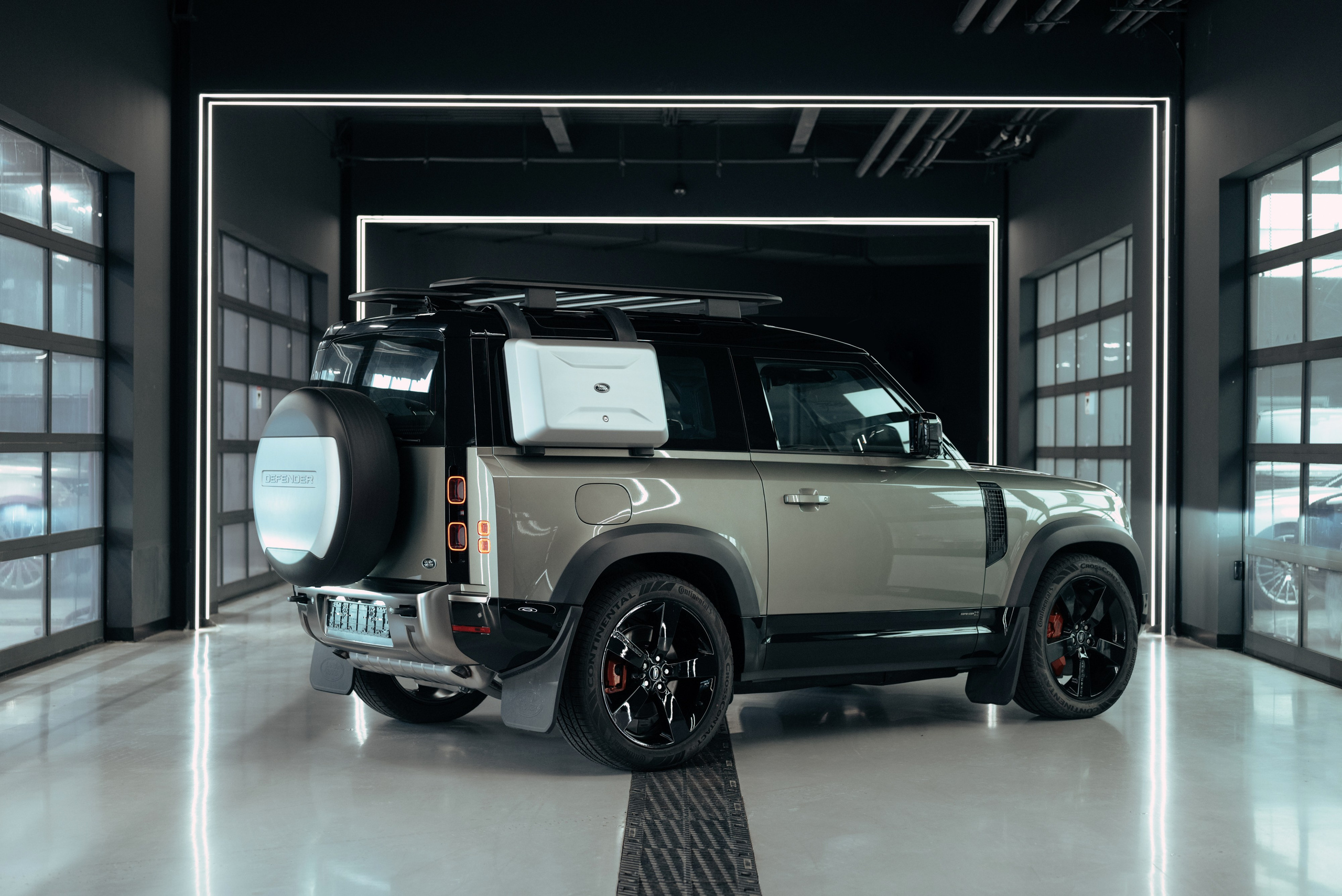 Defender 3 door. DeLorein