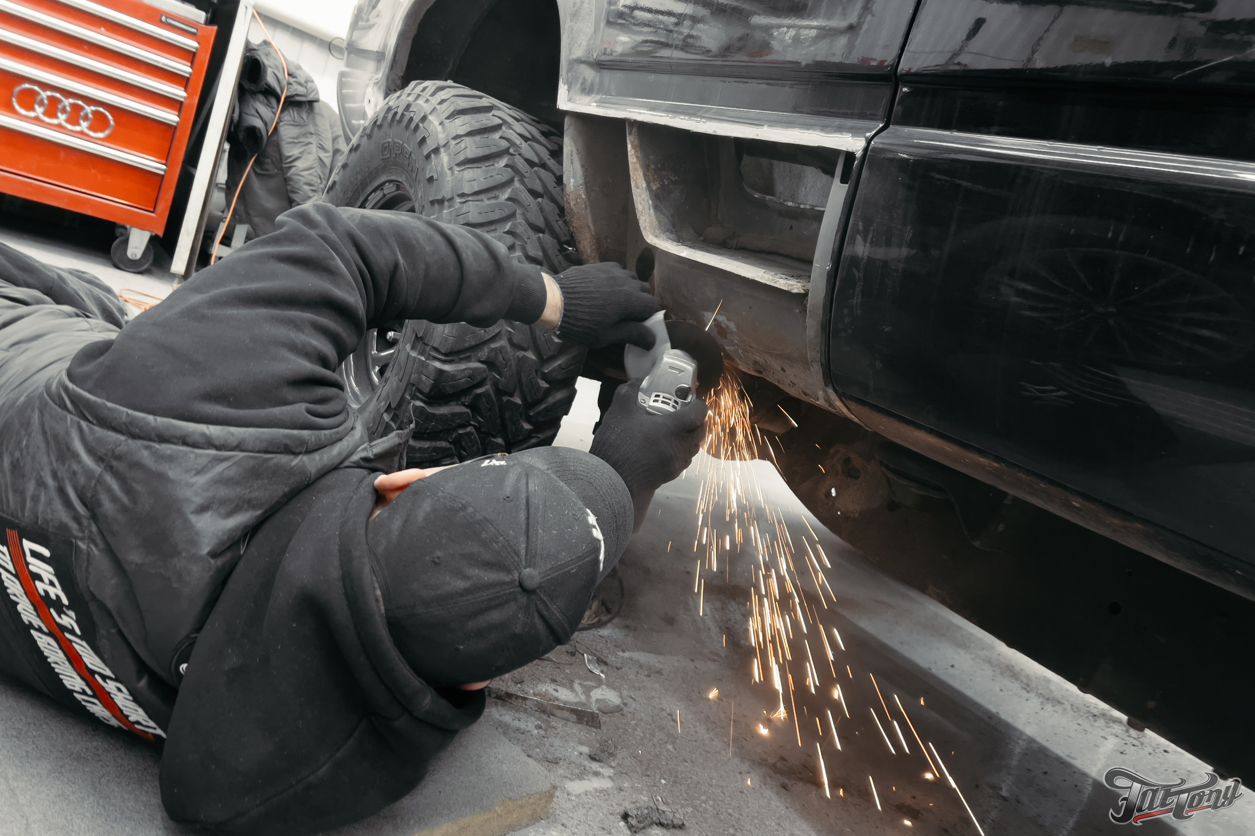 Chevrolet Tahoe I ремонт по кузову и окрас, пошив салона. DeLorein