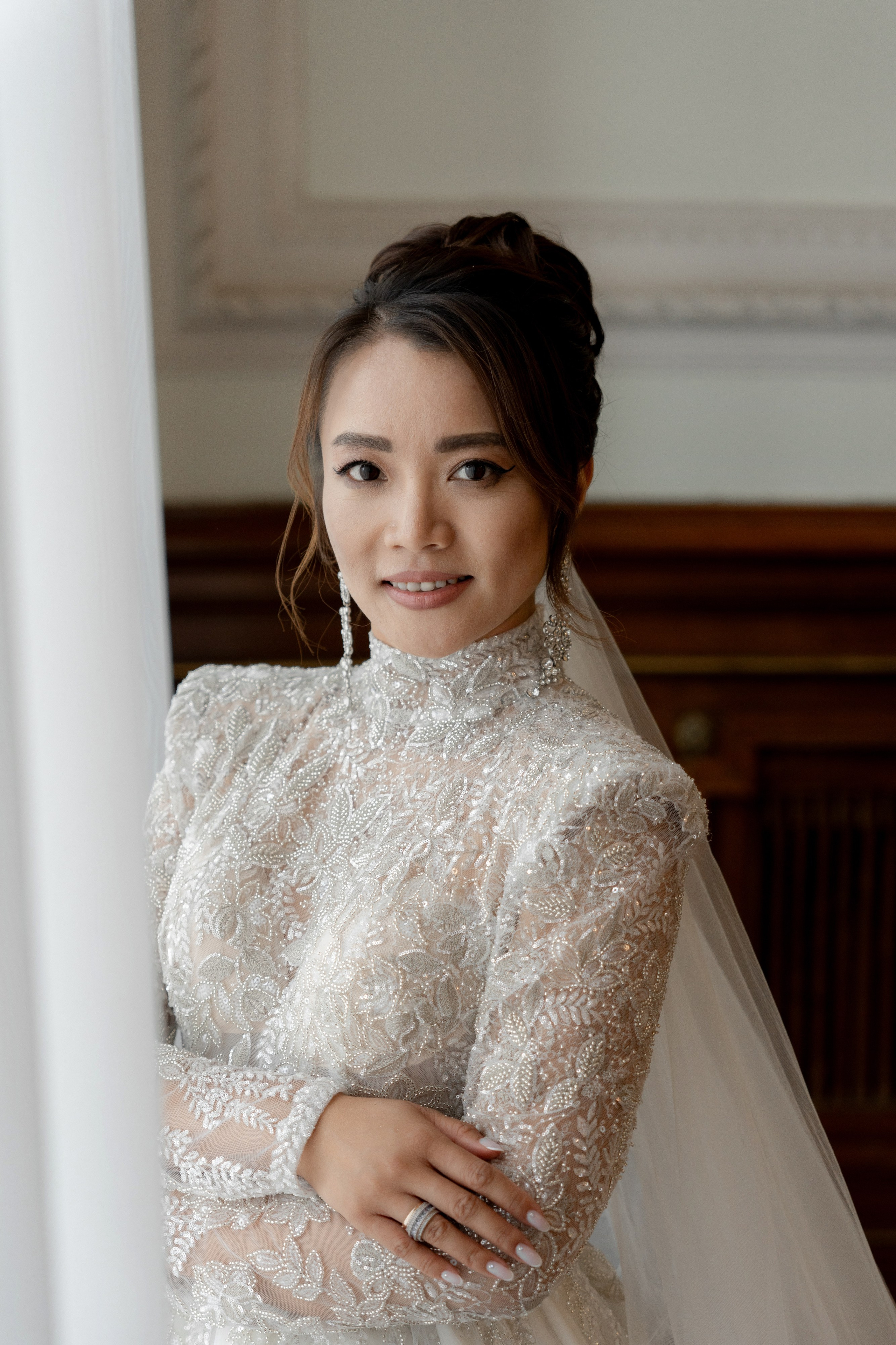 Свадебная фотосессия в Эрмитаже и на катере. Свадебный фотограф Александр Невский в Санкт-Петербурге