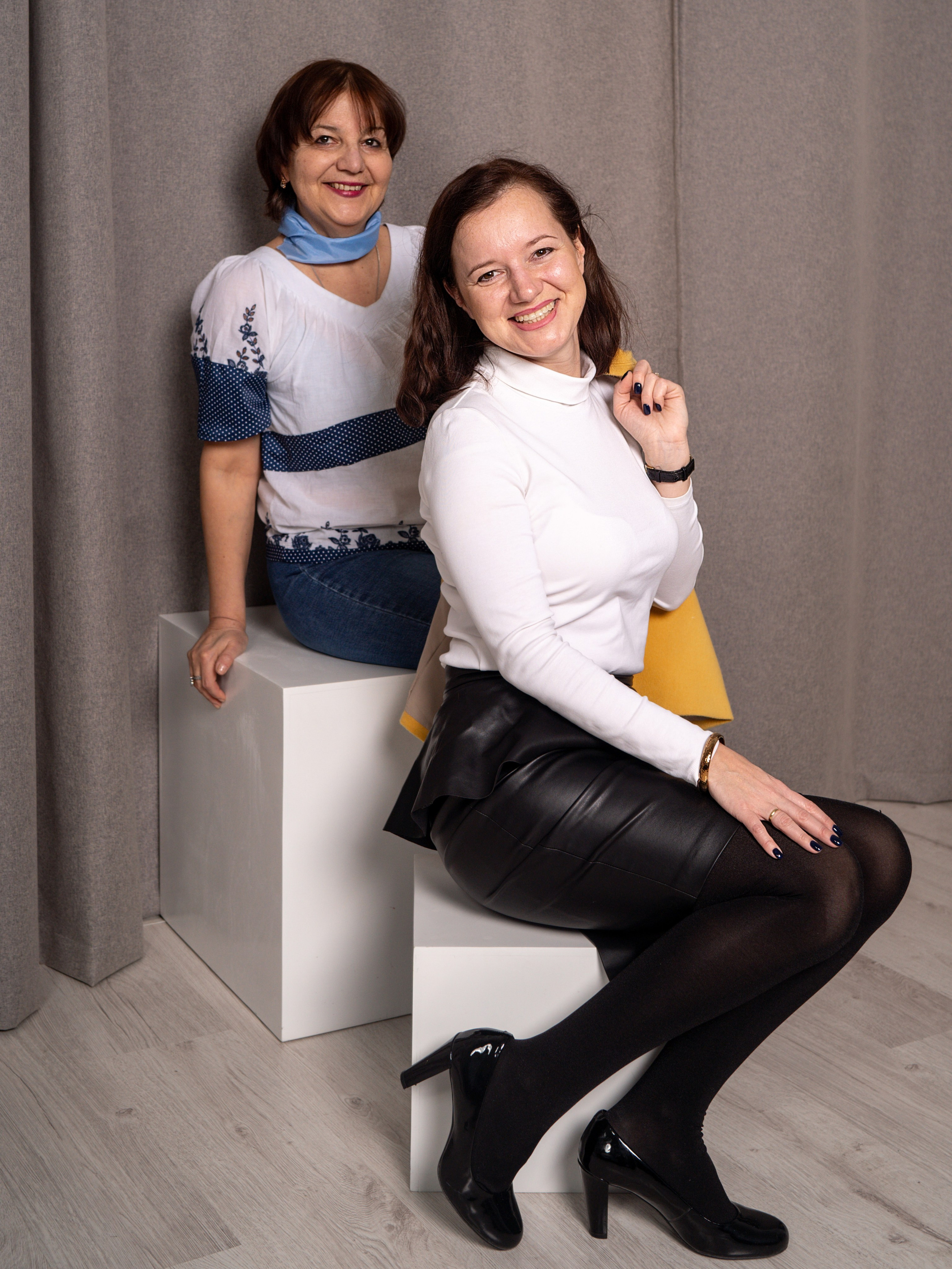 С бабушками. Фотограф Зинаида Евдокимова