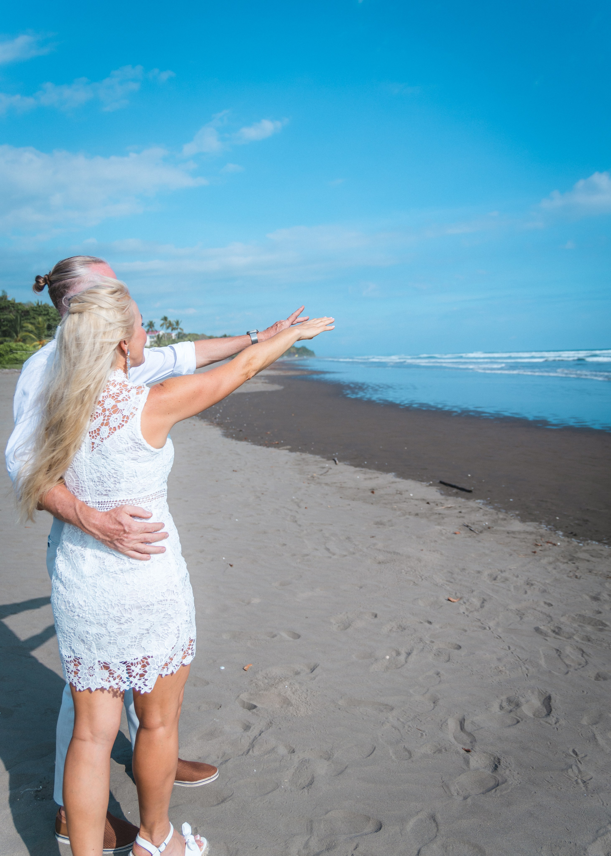 Ocean lovely moments. Family, portrait, content photo in Costa Rica Evgeniya Besprozvannykh