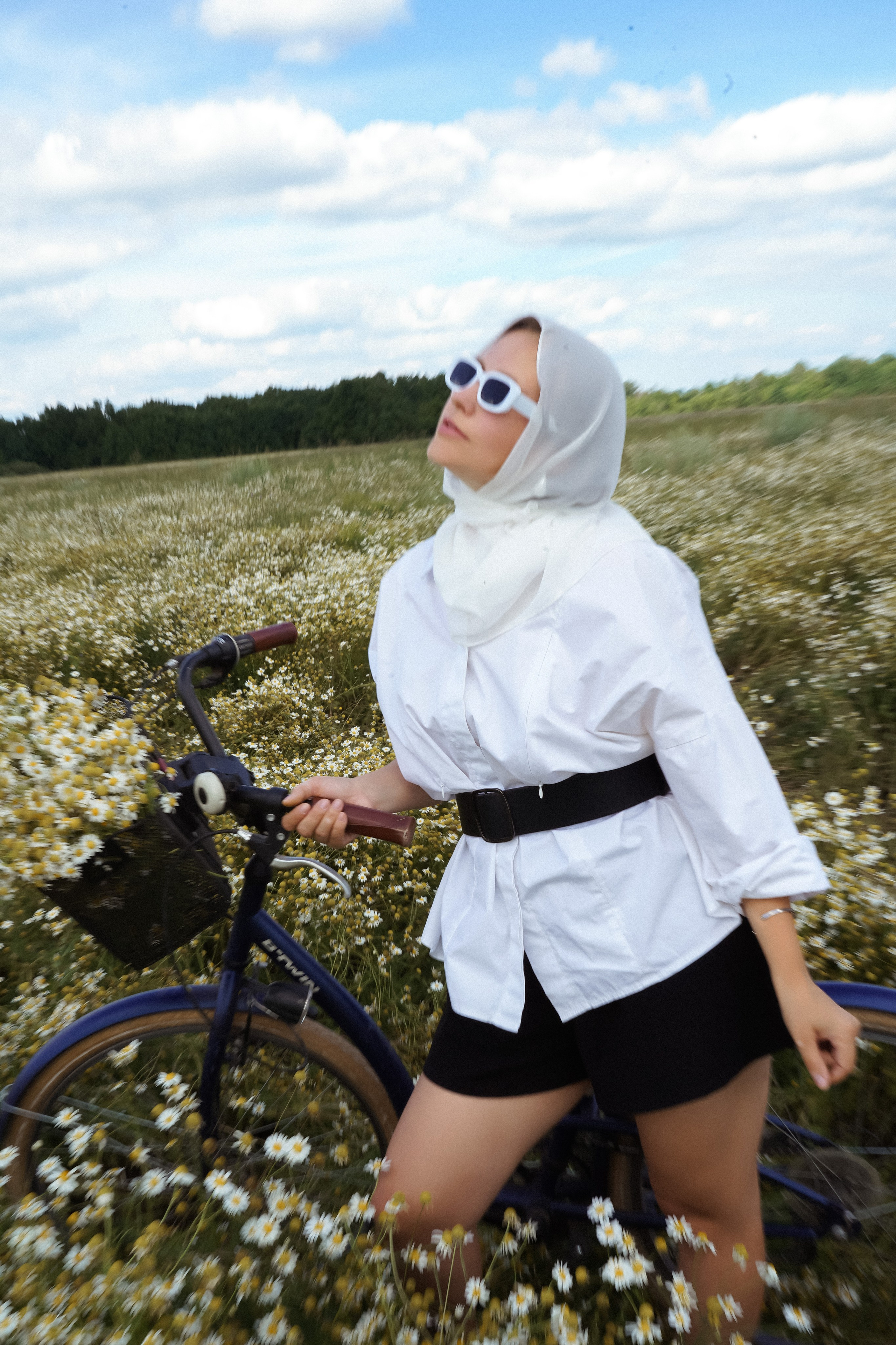 Таня в ромашках