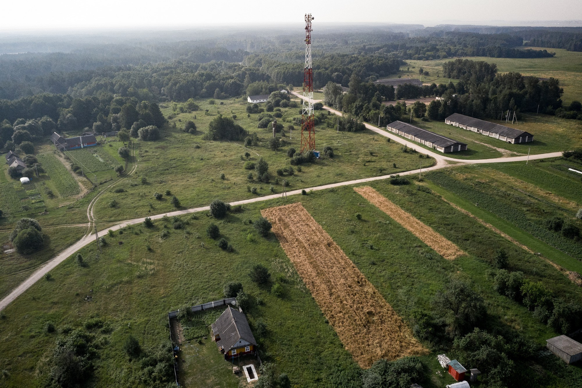 Home.land. Künstler Verstecktoff