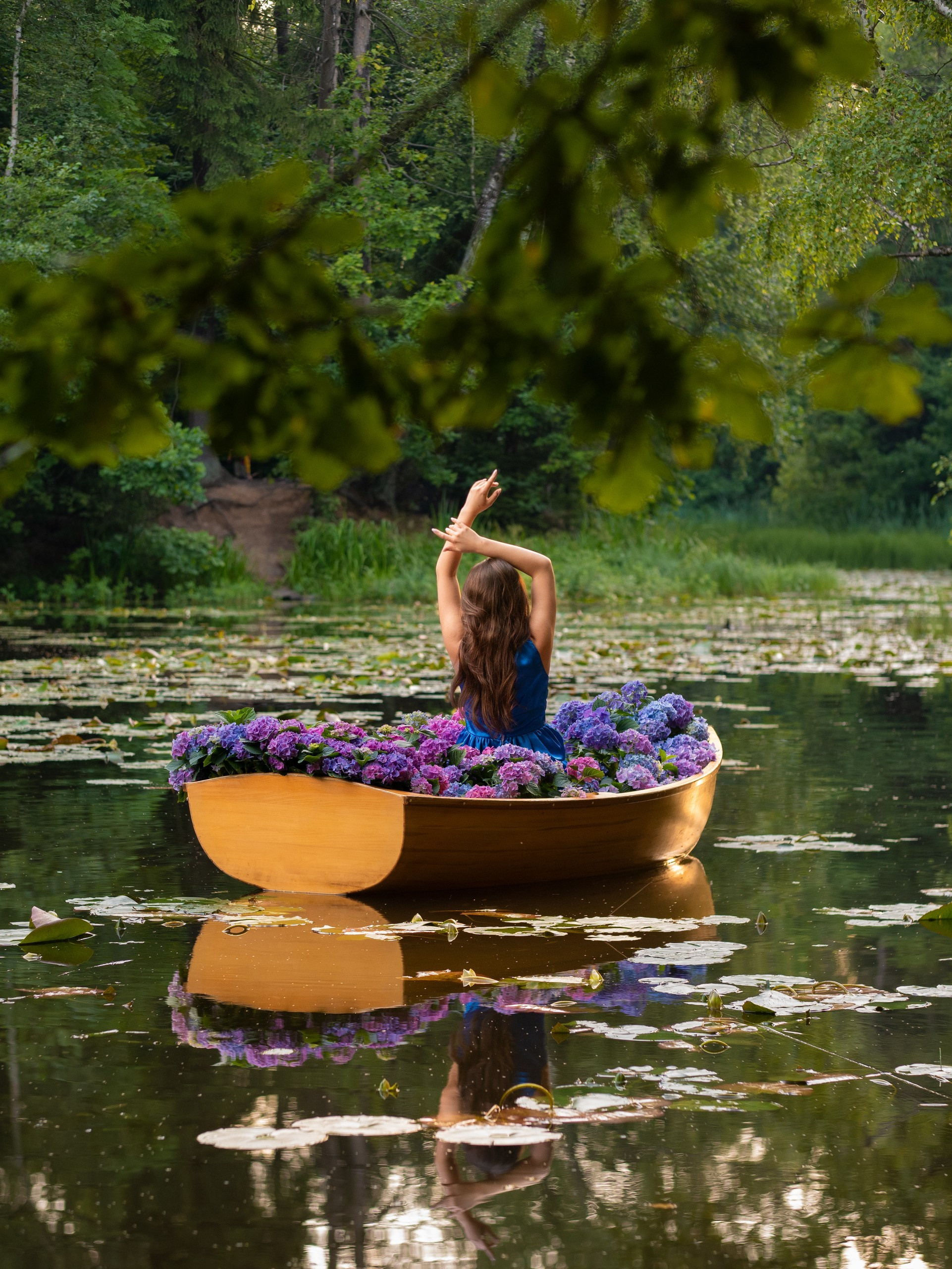 Лодка с гортензией. Арт фотограф, женский фотограф Москва