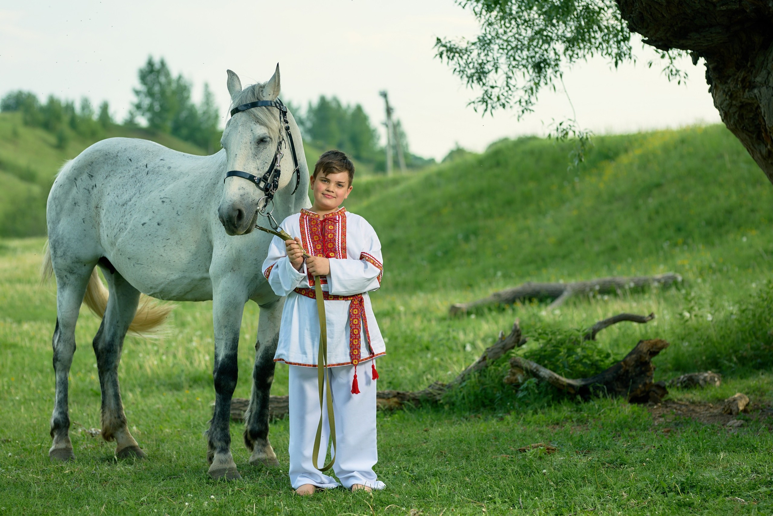 Детская фотосессия с лошадью в народных костюмах. Владимир Суздалов (ProMaXe) — Портретный фотограф, тематические фотосессии в Чебоксарах