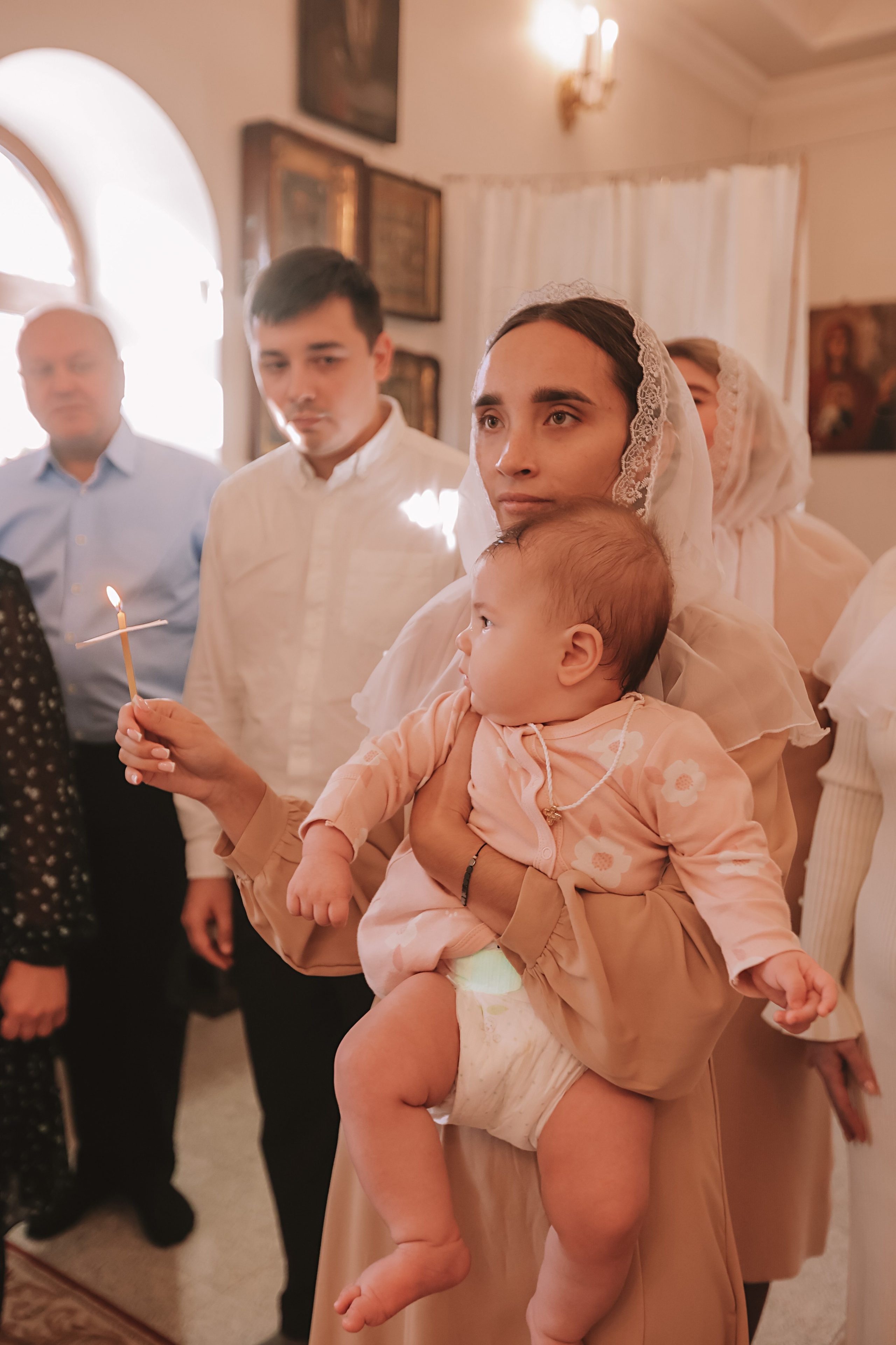 Крещение круглая церковь. Семейный фотограф Тюмень, фотограф на роды Салмина Мария