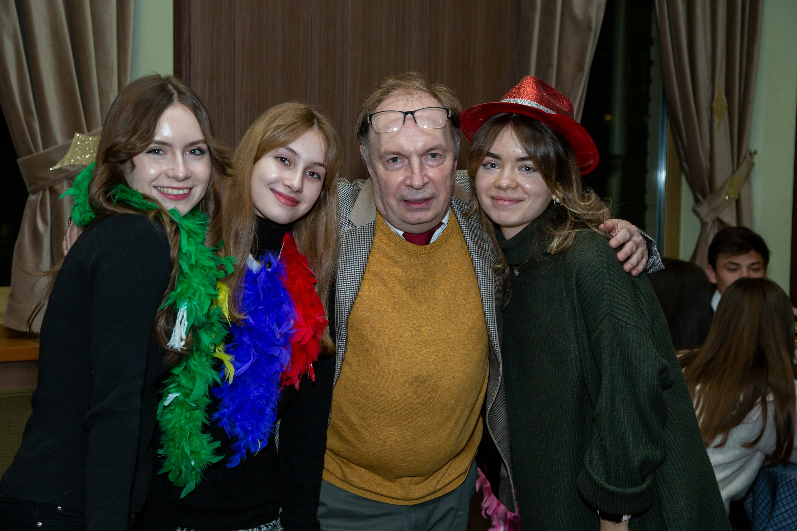 Репортажная съёмка для Домисольки на новый год. «Студия DRONAVT`s» — видеосъёмка и фотография г. Москва