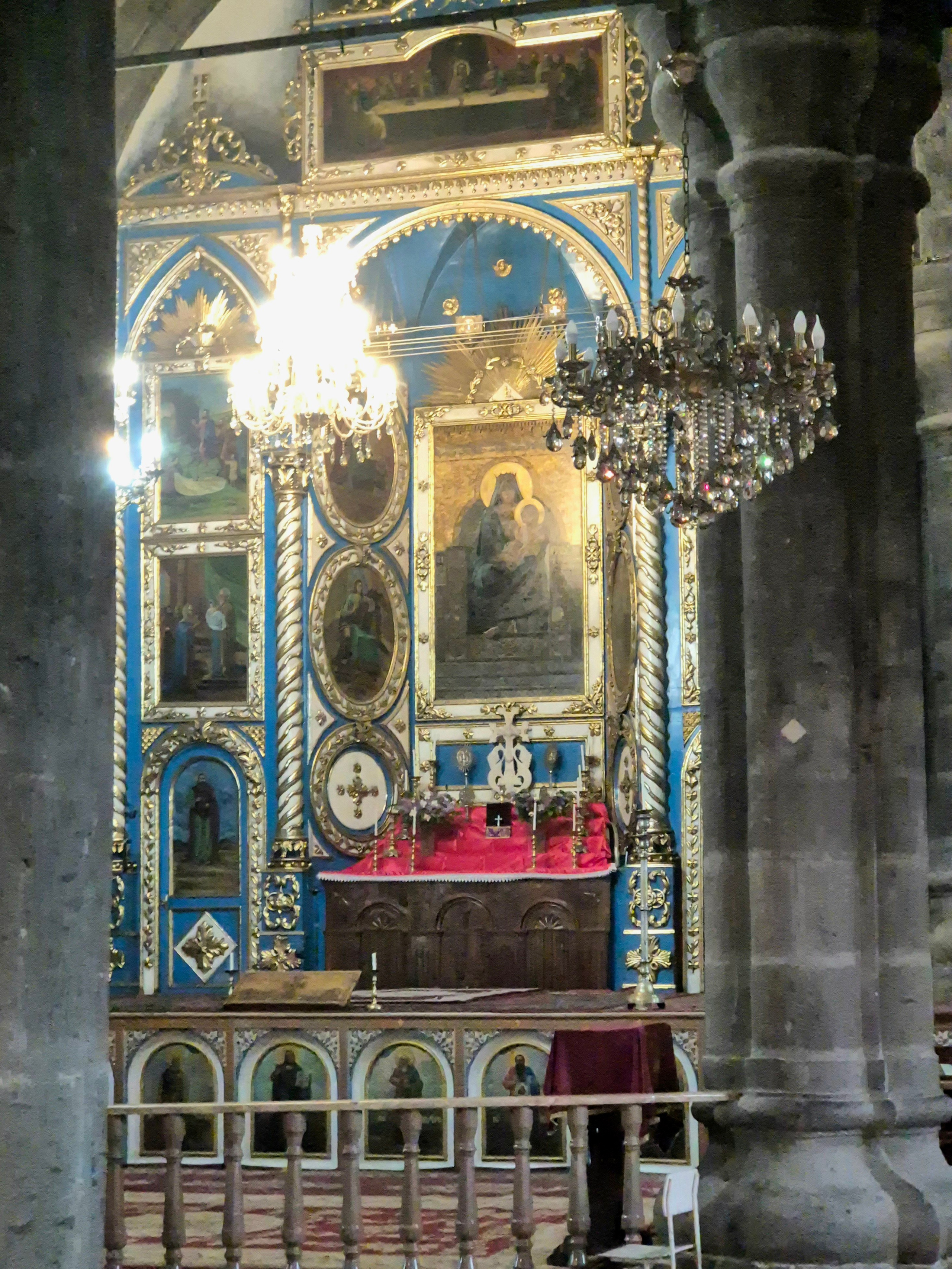 Алтарная часть церкви Святой богородицы