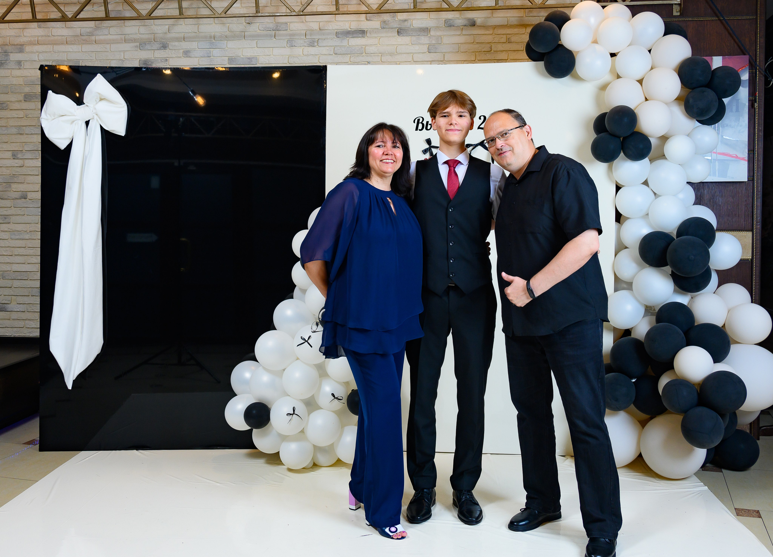 Выпускной 2025 11 кл. Семейный и детский фотограф в Новороссийске Лебедева Елена