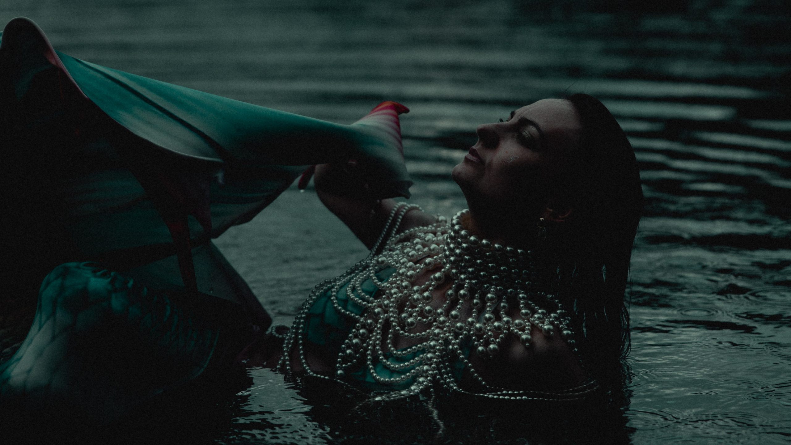 Русалочка в ожидании бури. Сказочный фотограф для Вас и Вашей семьи