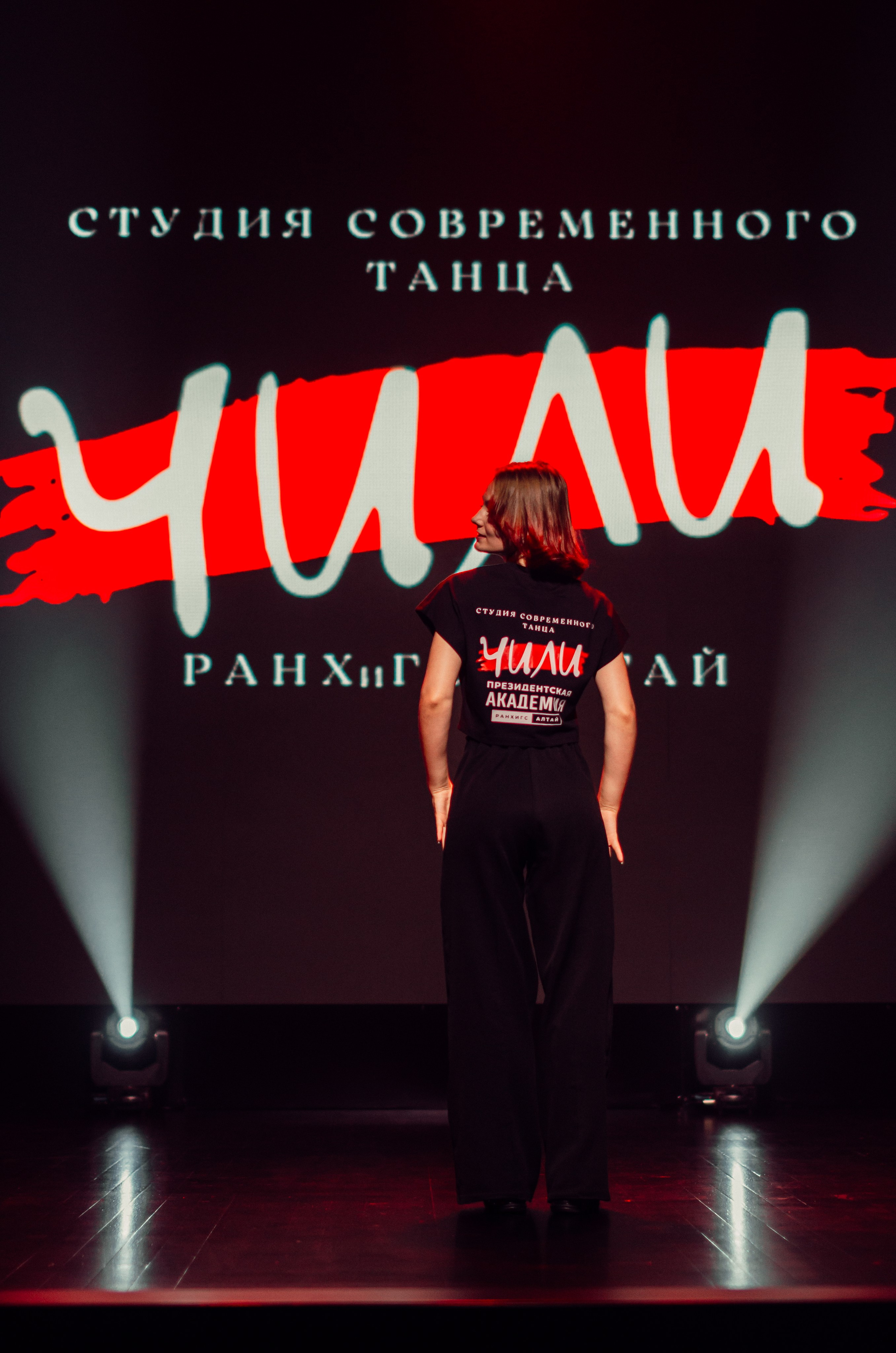 Групповая фотосъемка танцевального коллектива. Денисова Аля — фотограф для парных съемок и индивидуальных историй в Барнауле