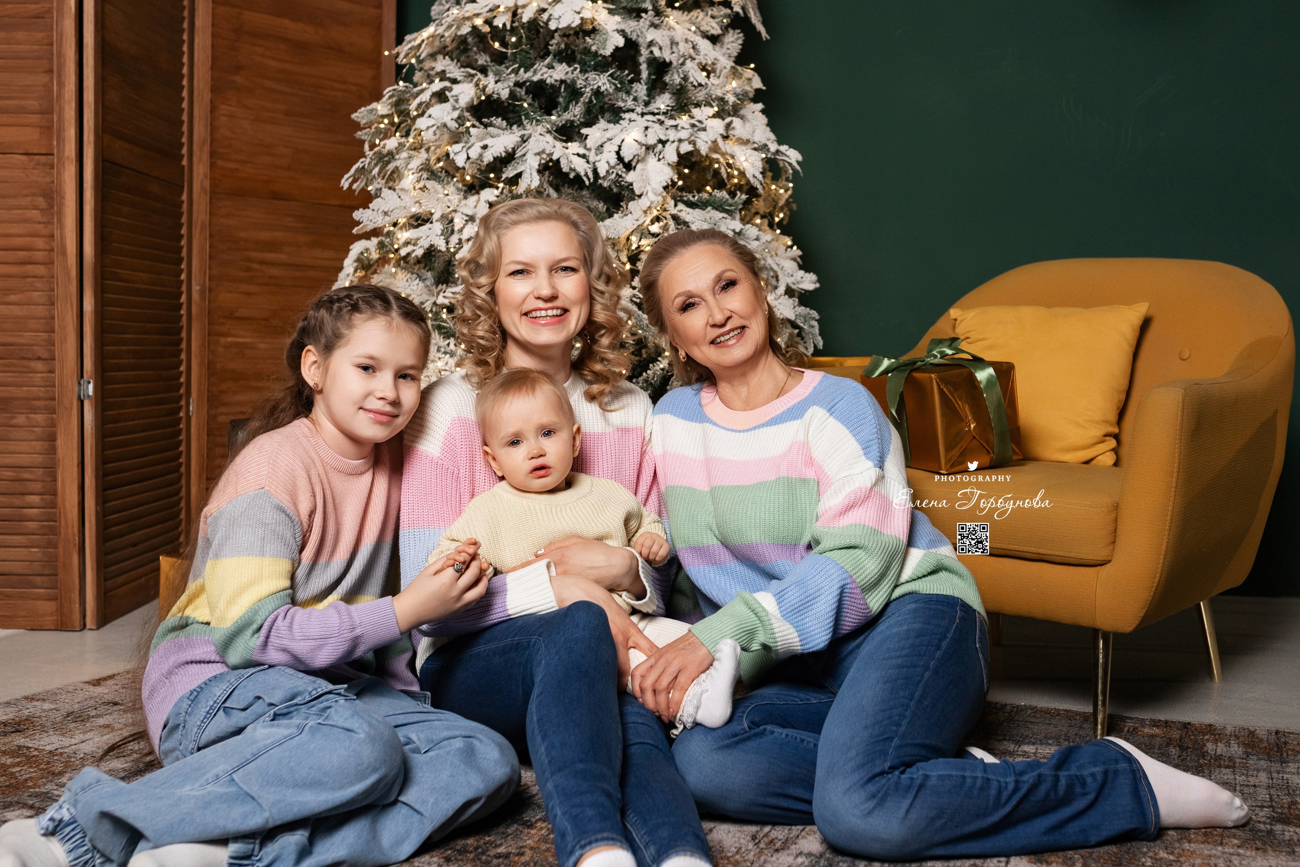 Семья Светланы. Студия Prestig Декабрь 2024. Фотограф Пермь. Свадьбы. Семья и дети, школа, д. сад. Фотокниги