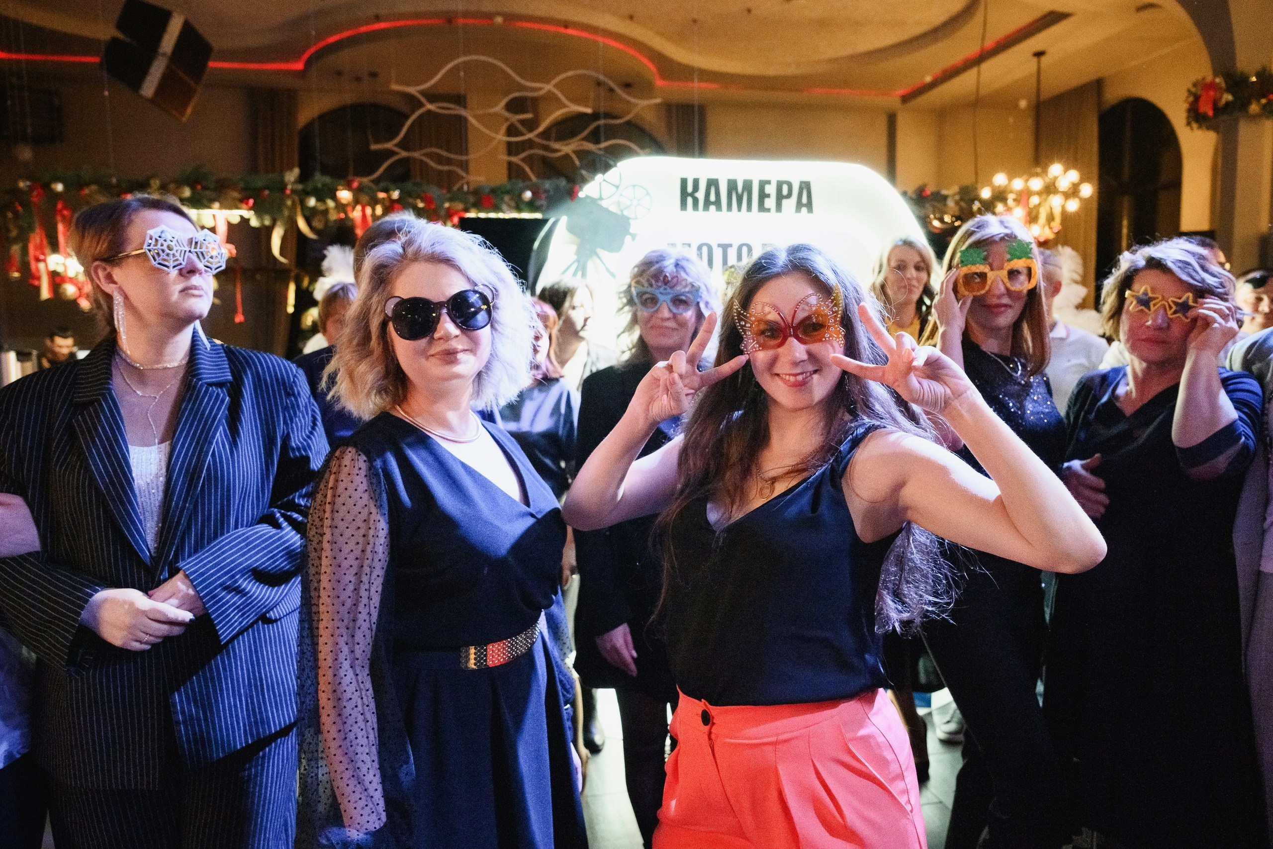 Профессиональная фотосъемка корпоратива в кафе в Петропавловске-Камчатском. Фотограф на корпоратив в кафе в Петропавловске-Камчатском запечатлеет живые эмоции и атмосферу праздника. Яркие и естественные фото с корпоративного мероприятия в кафе в Петропавловске-Камчатском. Цены и услуги на фотосъемку корпоратива в Петропавловске-Камчатском.