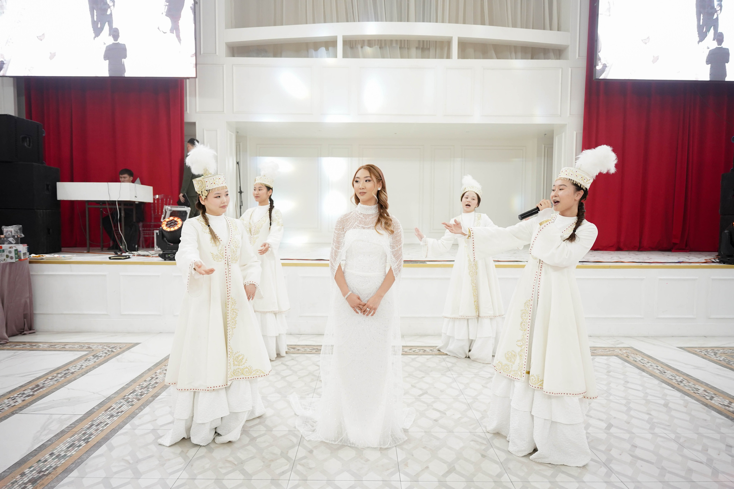 Dana uzatu. Фотограф Ернар Ержанов