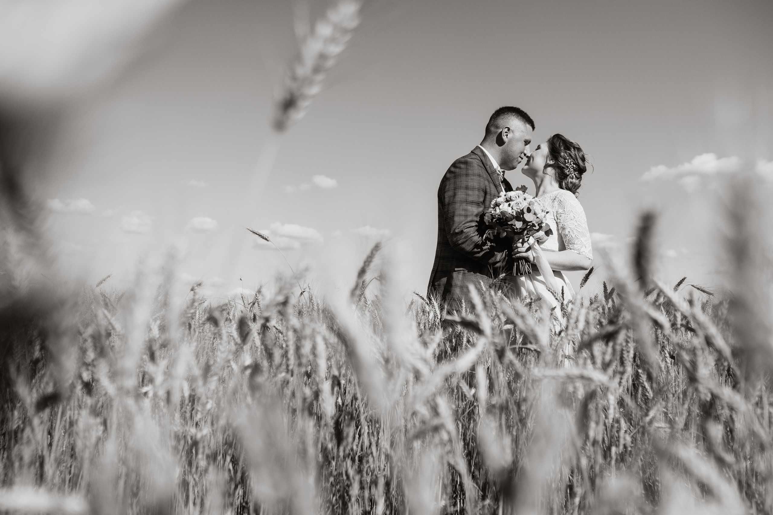 Свадебная прогулка в поле. Фотограф во Владимире Татьяна Бабикова