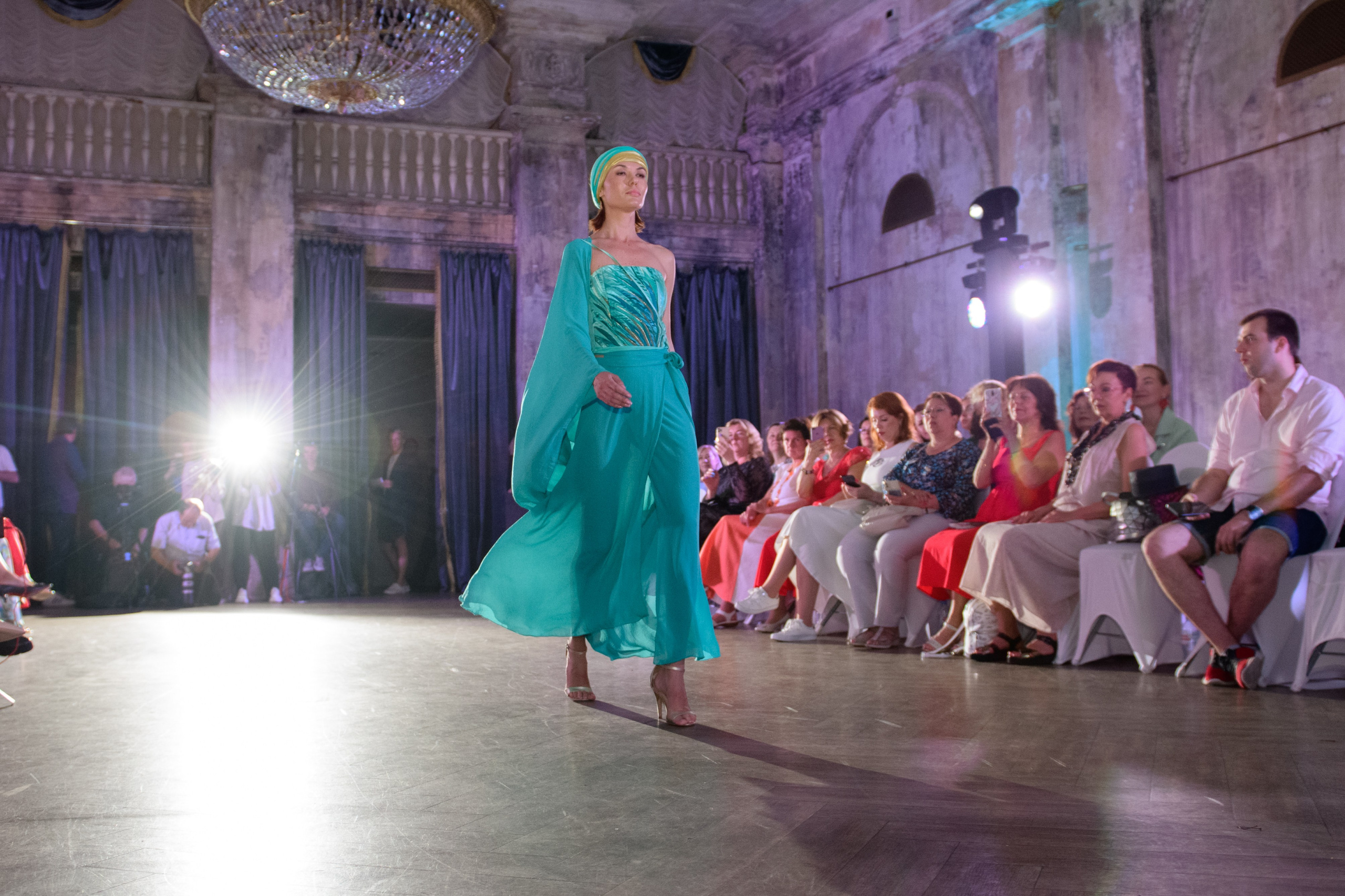 Модный показ «Аллея моды». Организация и проведение фотосъемок в Санкт-Петербурге. Фотограф Смирягин Илья