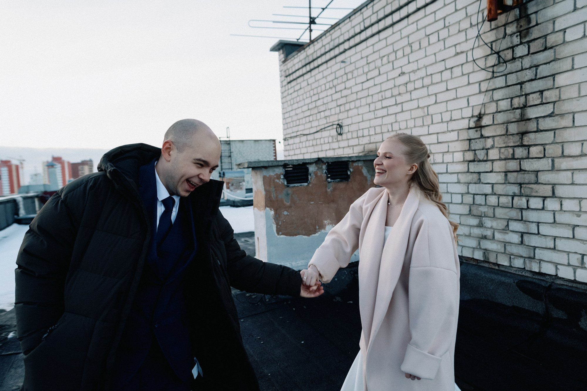 Свадебный фотограф в Тюмени — Фотосессия Максима и Лизы на крыше и в студии. Портретный фотограф Тюмень Дарья Мустафина