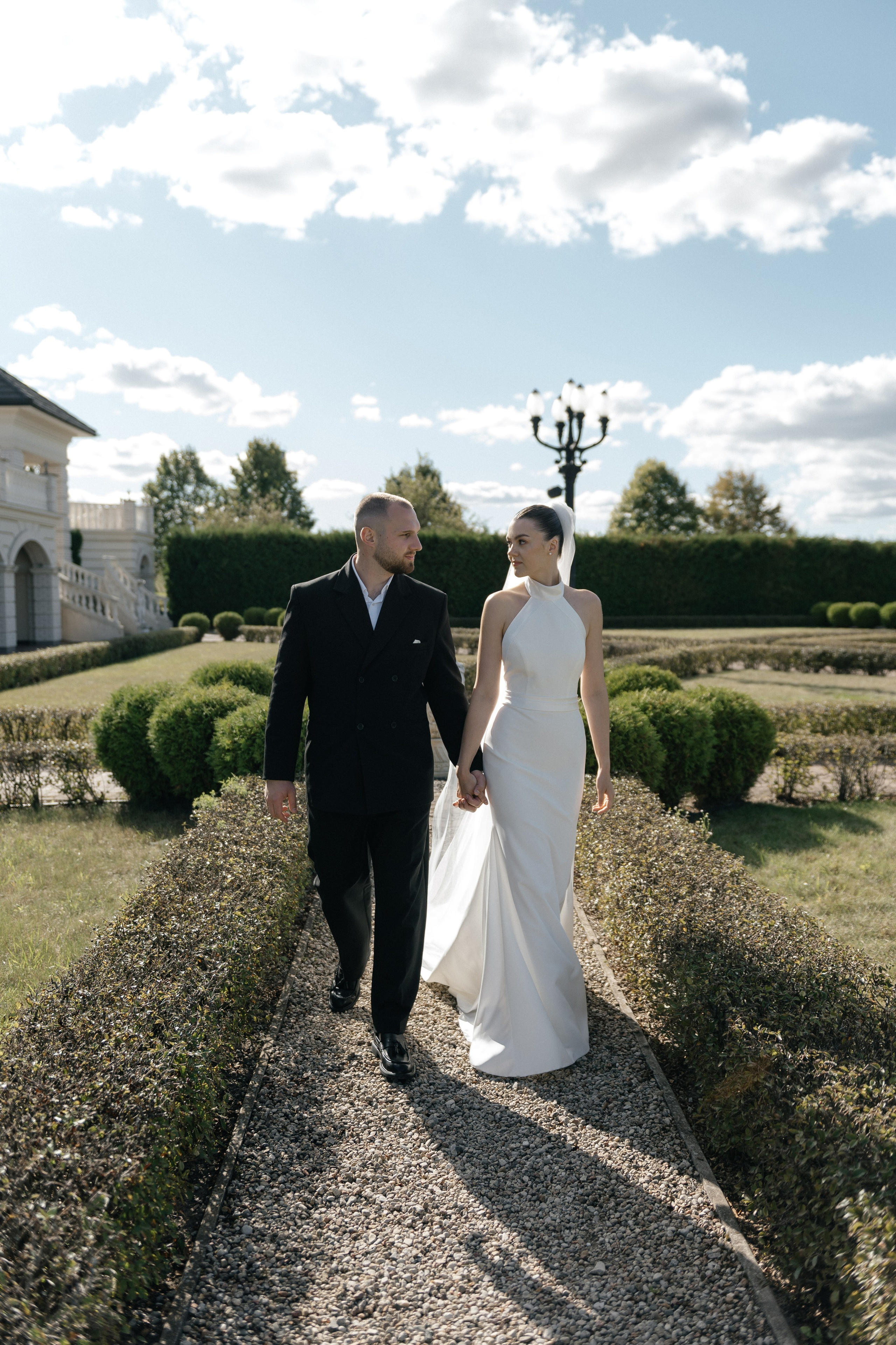 Wedding day in VERSAL PARK. Wedding PHOTOGRAPHER Andrew Vnukov