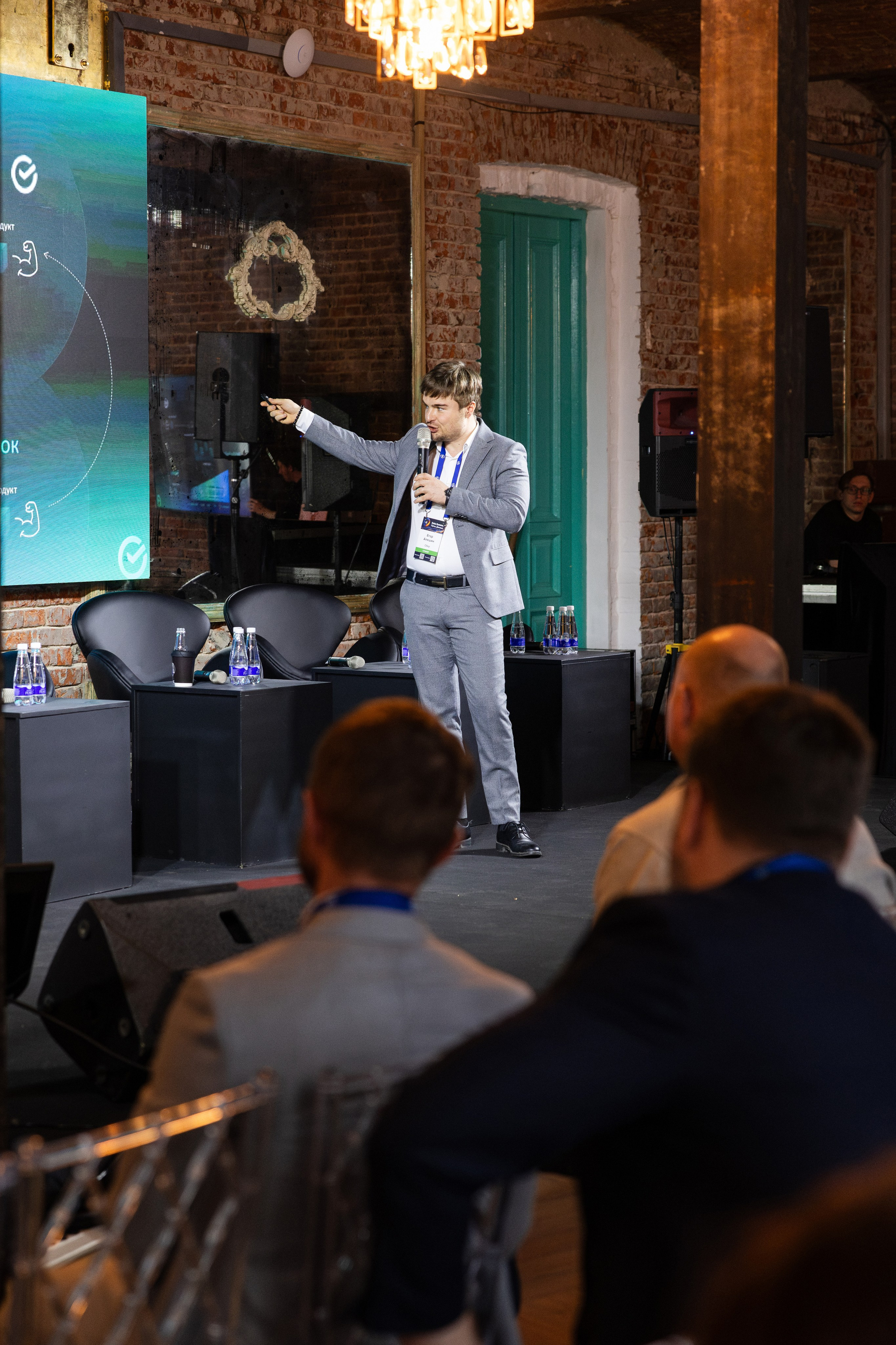 Data Summit 2025 (1). Свадебный репортажный фотограф в Москве