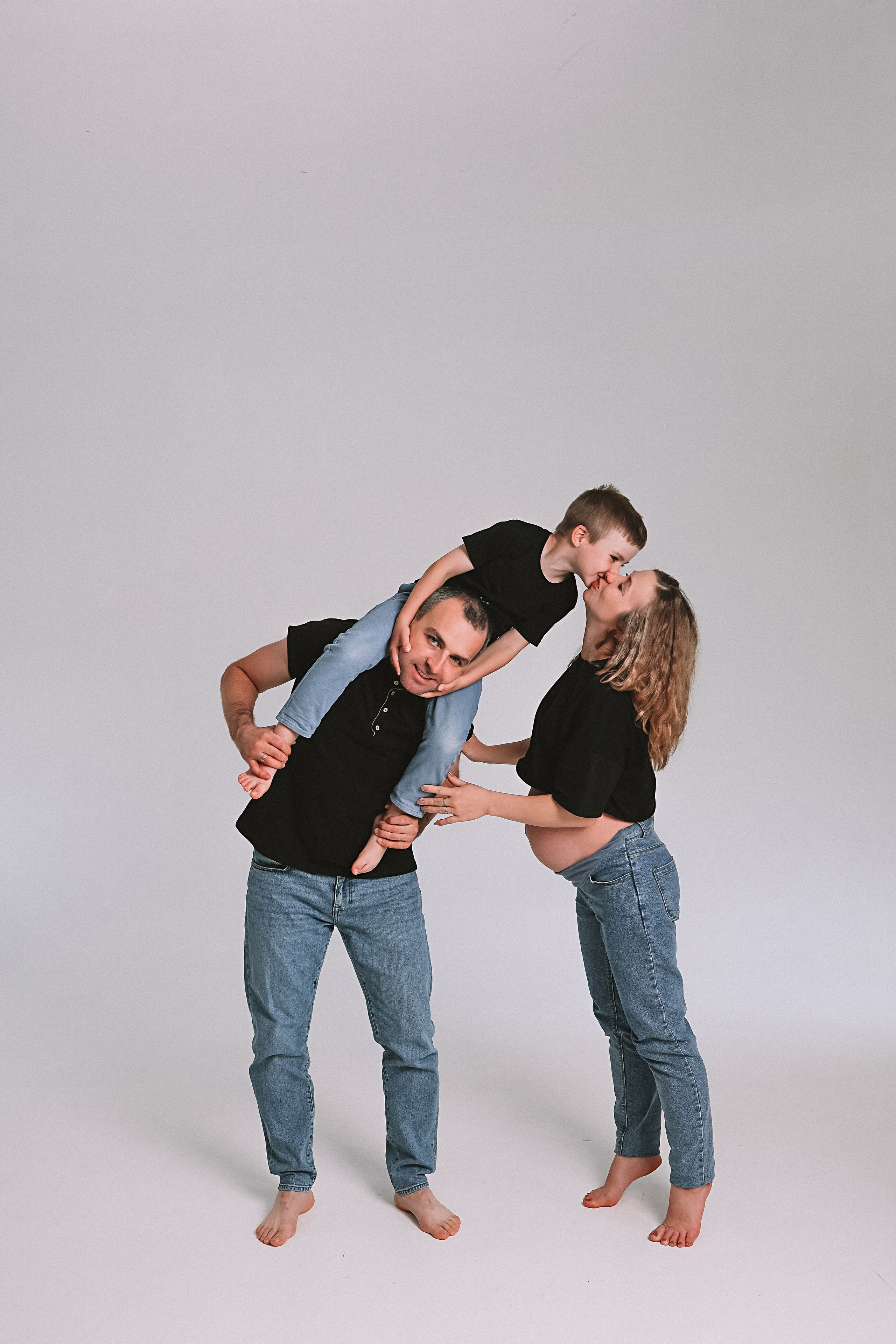 Фататум циклорама и зал. Семейный фотограф Тюмень, фотограф на роды Салмина Мария