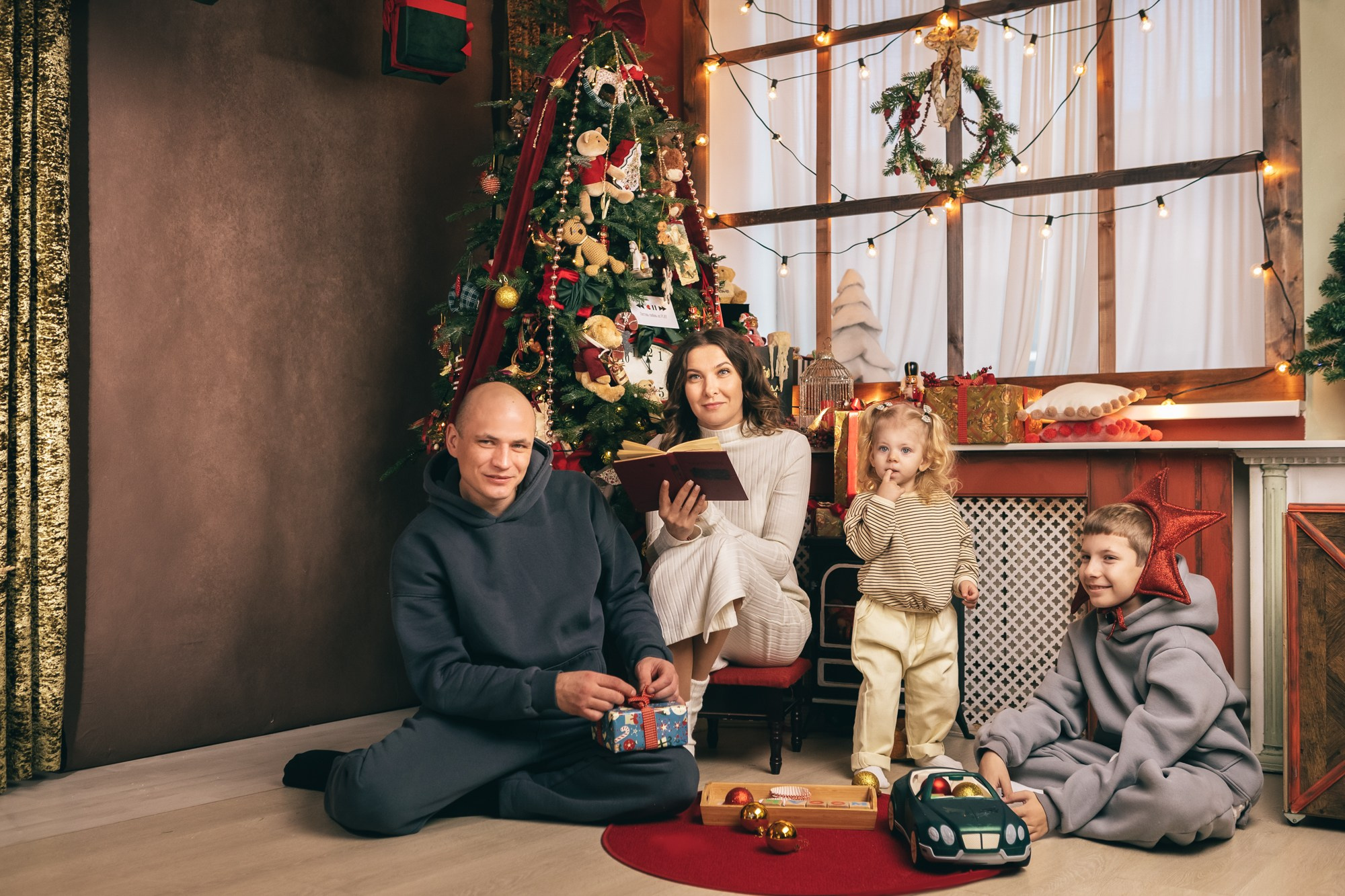 Семейная новогодняя фотосессия. Фотограф в Оренбурге. Профессиональный фотограф
