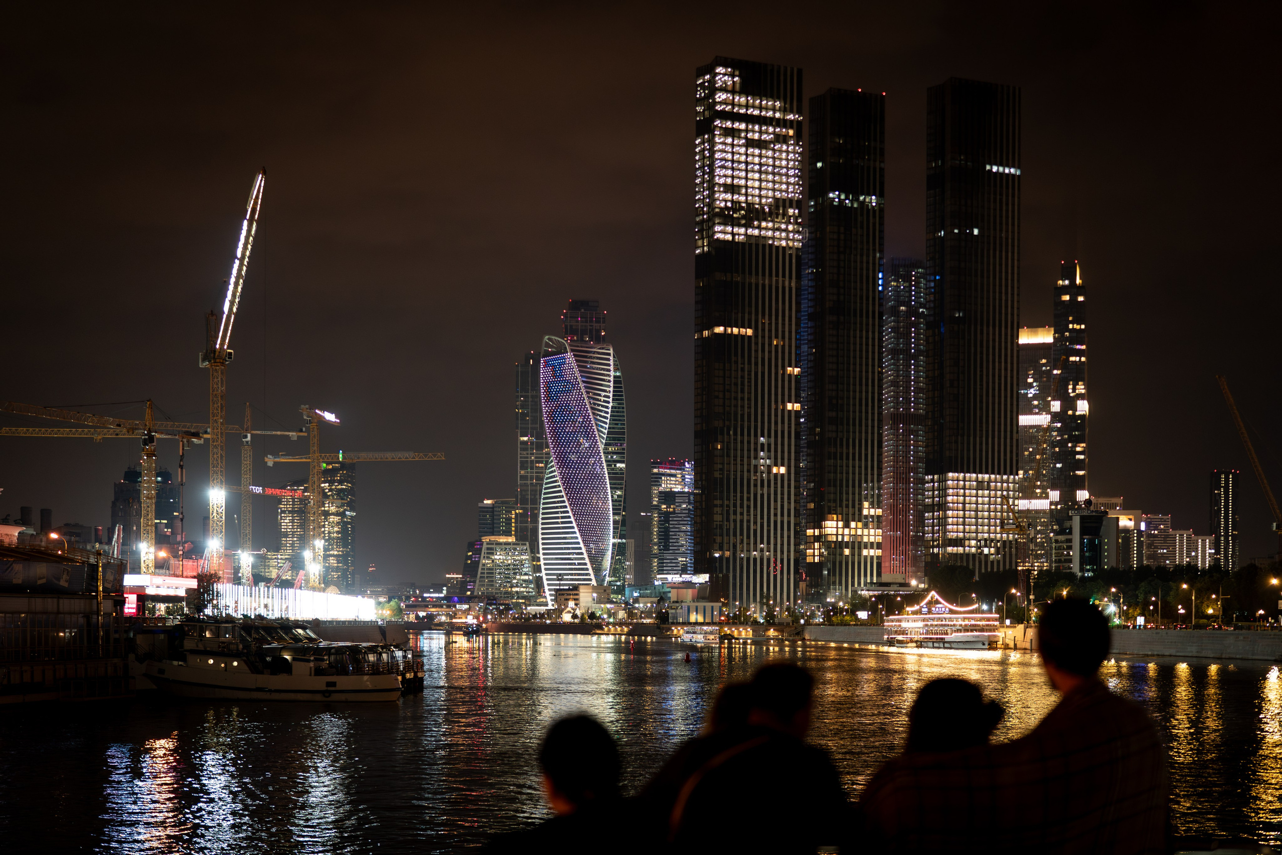 МОСКВА. ПОБУДЬ ЗДЕСЬ И ЦЕЛЕЕ БУДЕТ ЭТОТ МИР