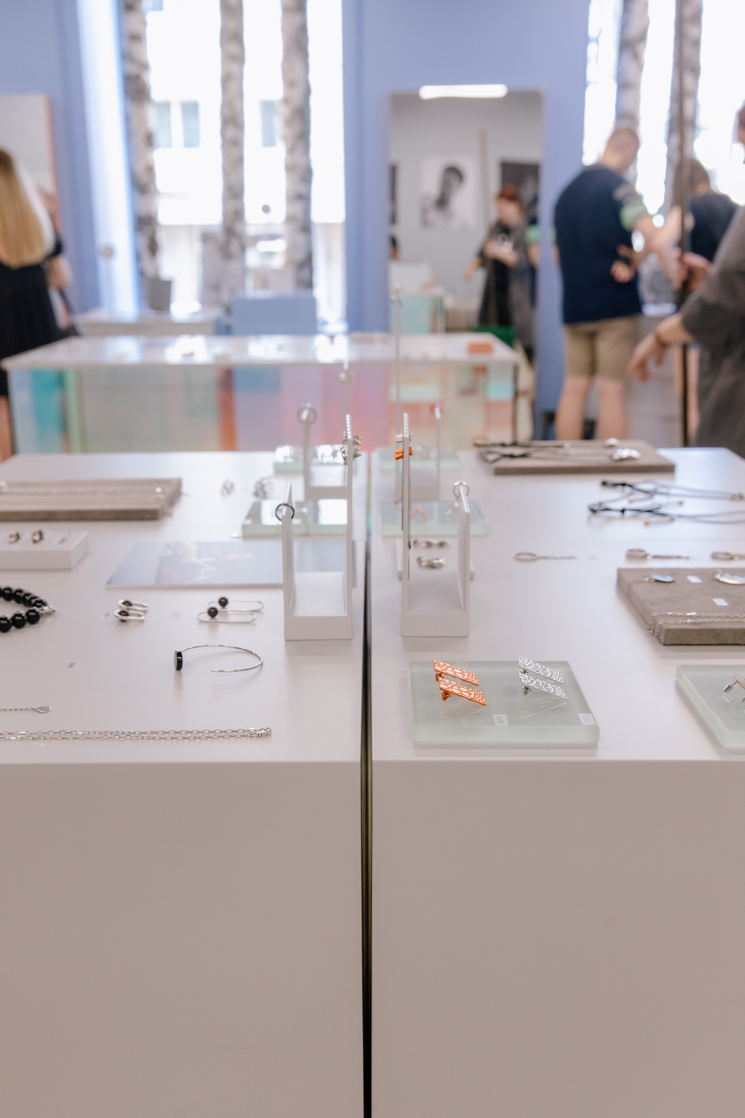 SBLESKOM ​Ювелирный салон Томск Ленина, 72. ГУДРУМ — Мебель на заказ в Томске | Кухни | Шкафы | Стулья и Столы