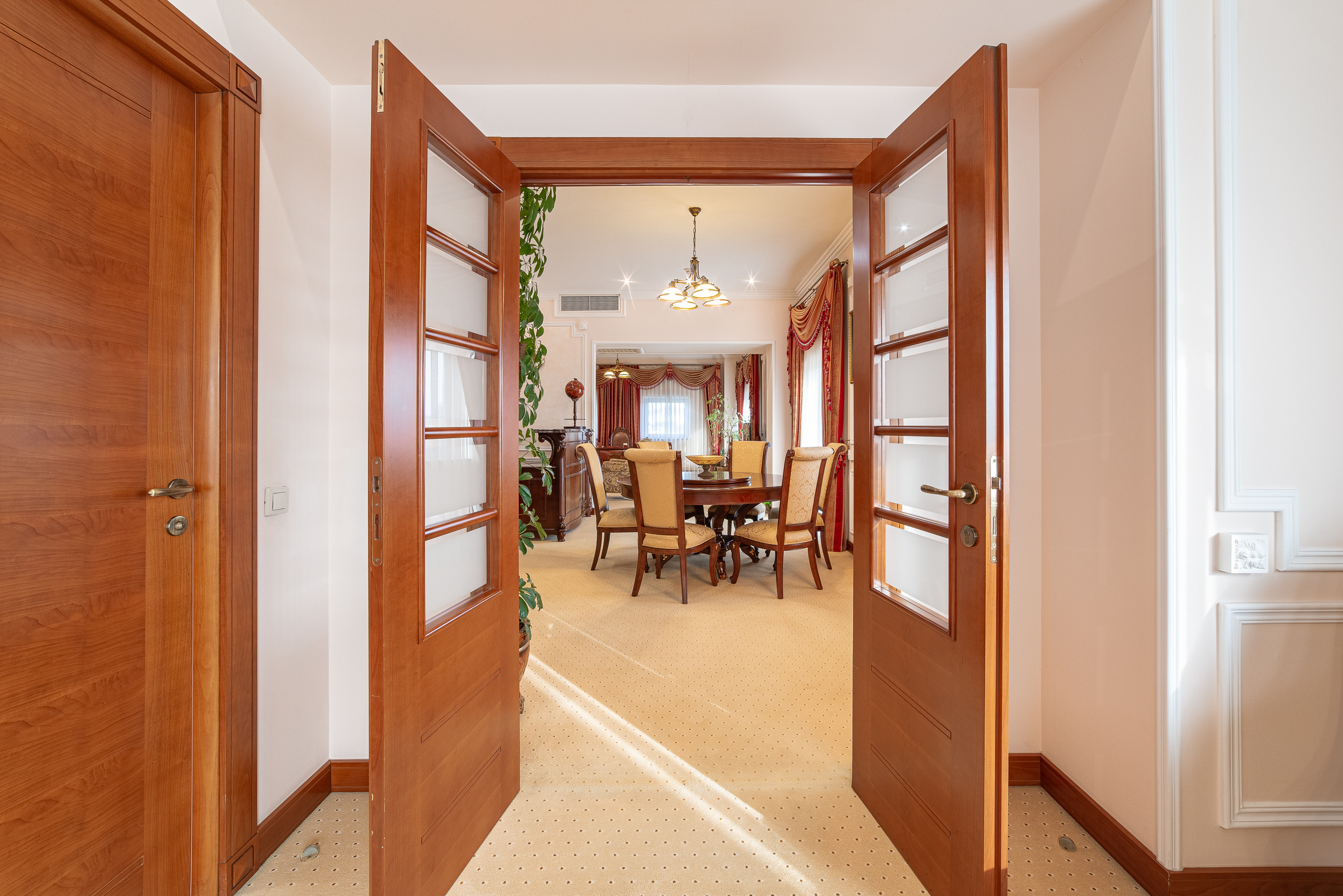 Renatphoto-комплексная фотосъёмка всех помещений   Grand Hotel Valentina. Профессиональная фотосъёмка интерьеров, предметная фотосессия еды для меню г. Анапа