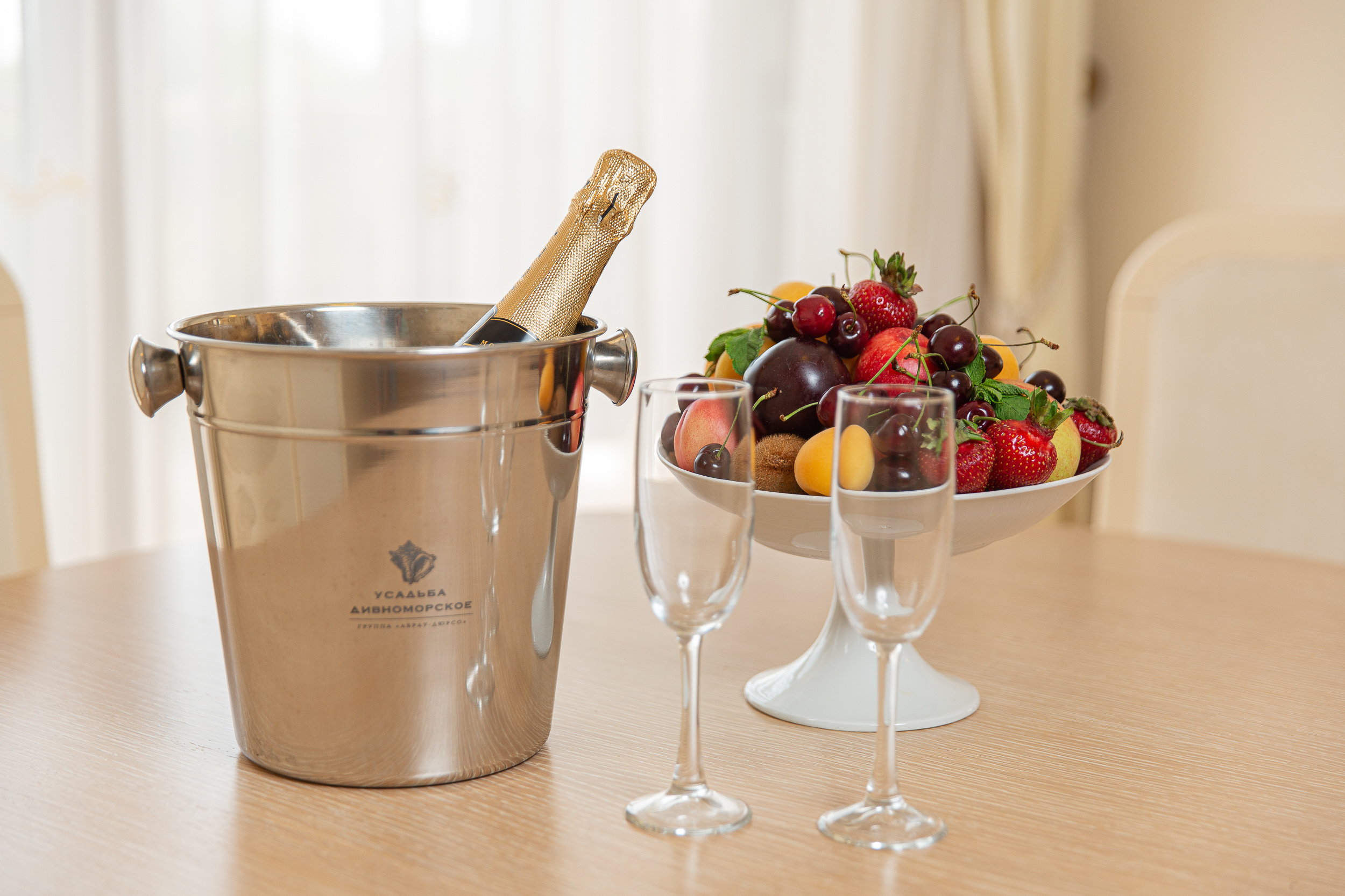 Renatphoto-комплексная фотосъёмка всех помещений   Grand Hotel Valentina. Профессиональная фотосъёмка интерьеров, предметная фотосессия еды для меню г. Анапа