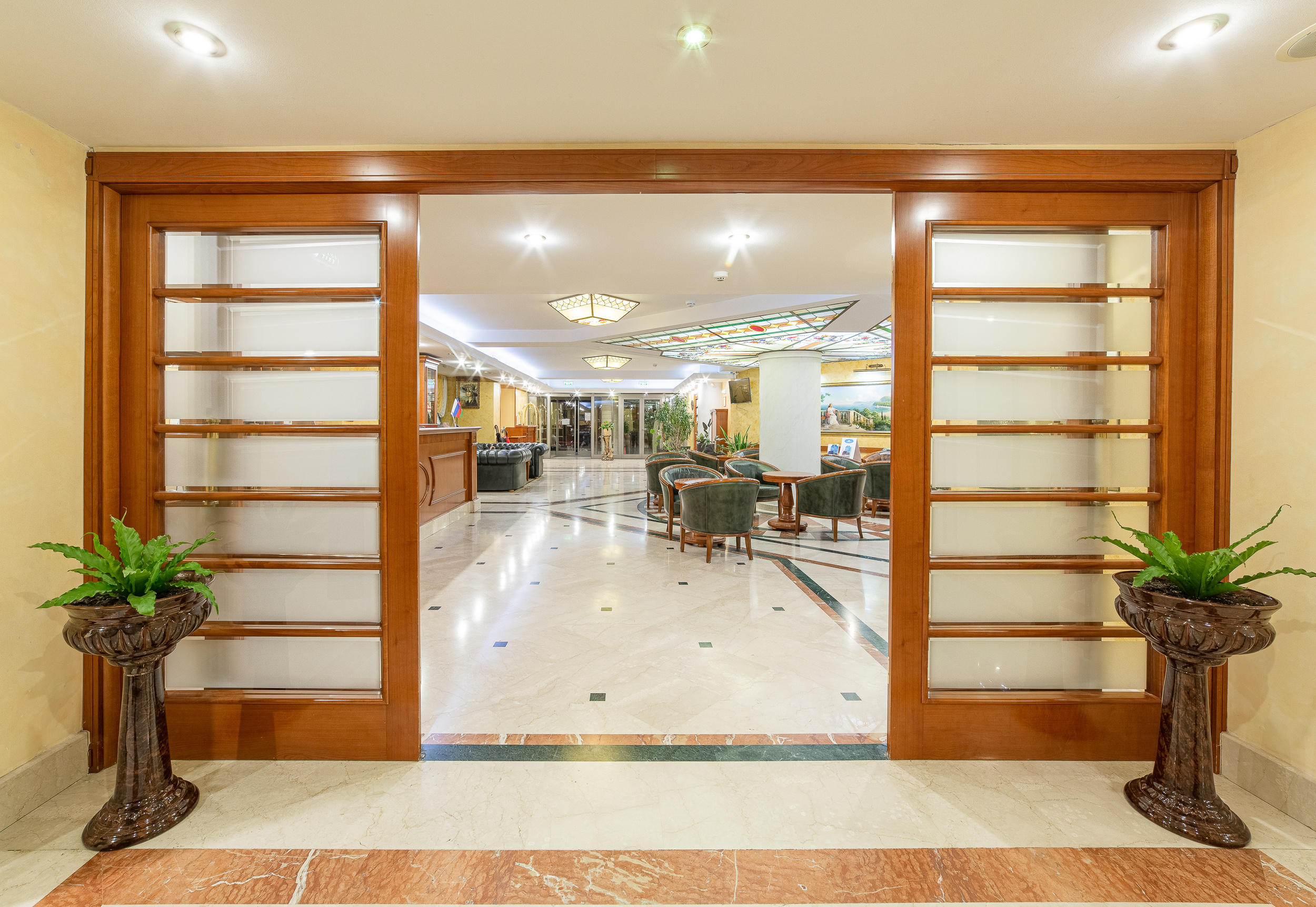 Renatphoto-комплексная фотосъёмка всех помещений   Grand Hotel Valentina. Профессиональная фотосъёмка интерьеров, предметная фотосессия еды для меню г. Анапа